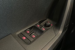 punainen SEAT Arona 2019 kuva 21.