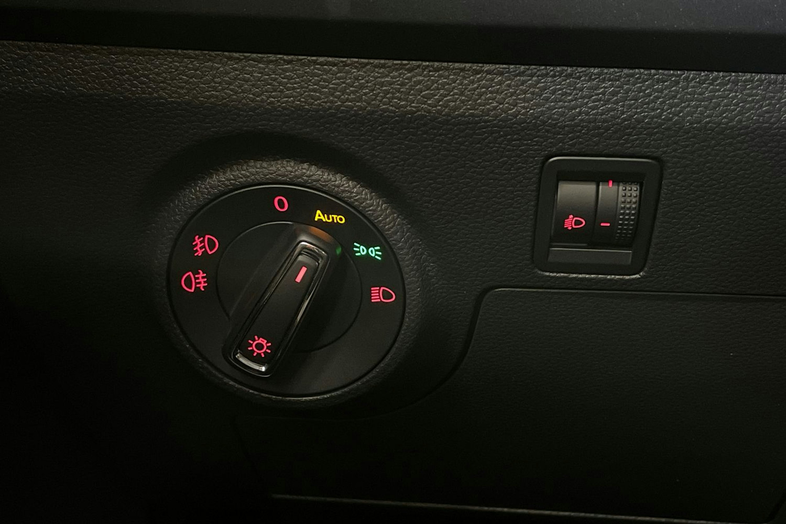punainen SEAT Arona 2019 kuva 22.