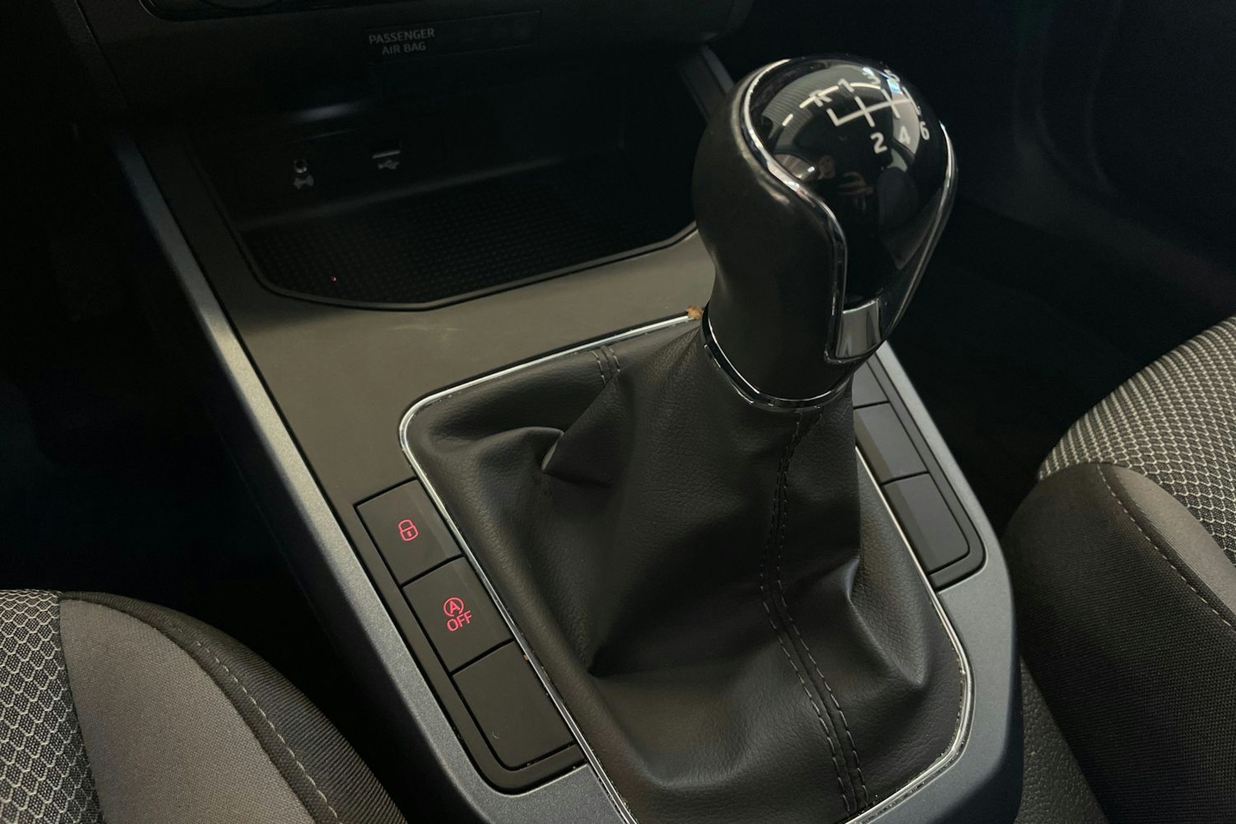 punainen SEAT Arona 2019 kuva 23.