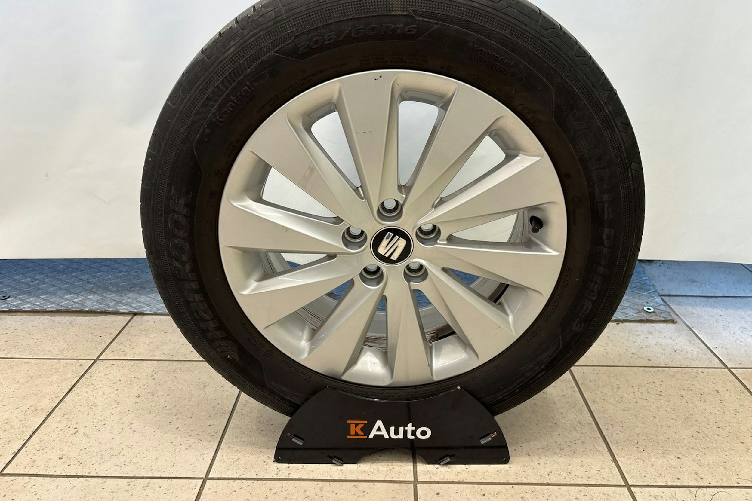 vihreä SEAT Arona 2019 kuva 14.