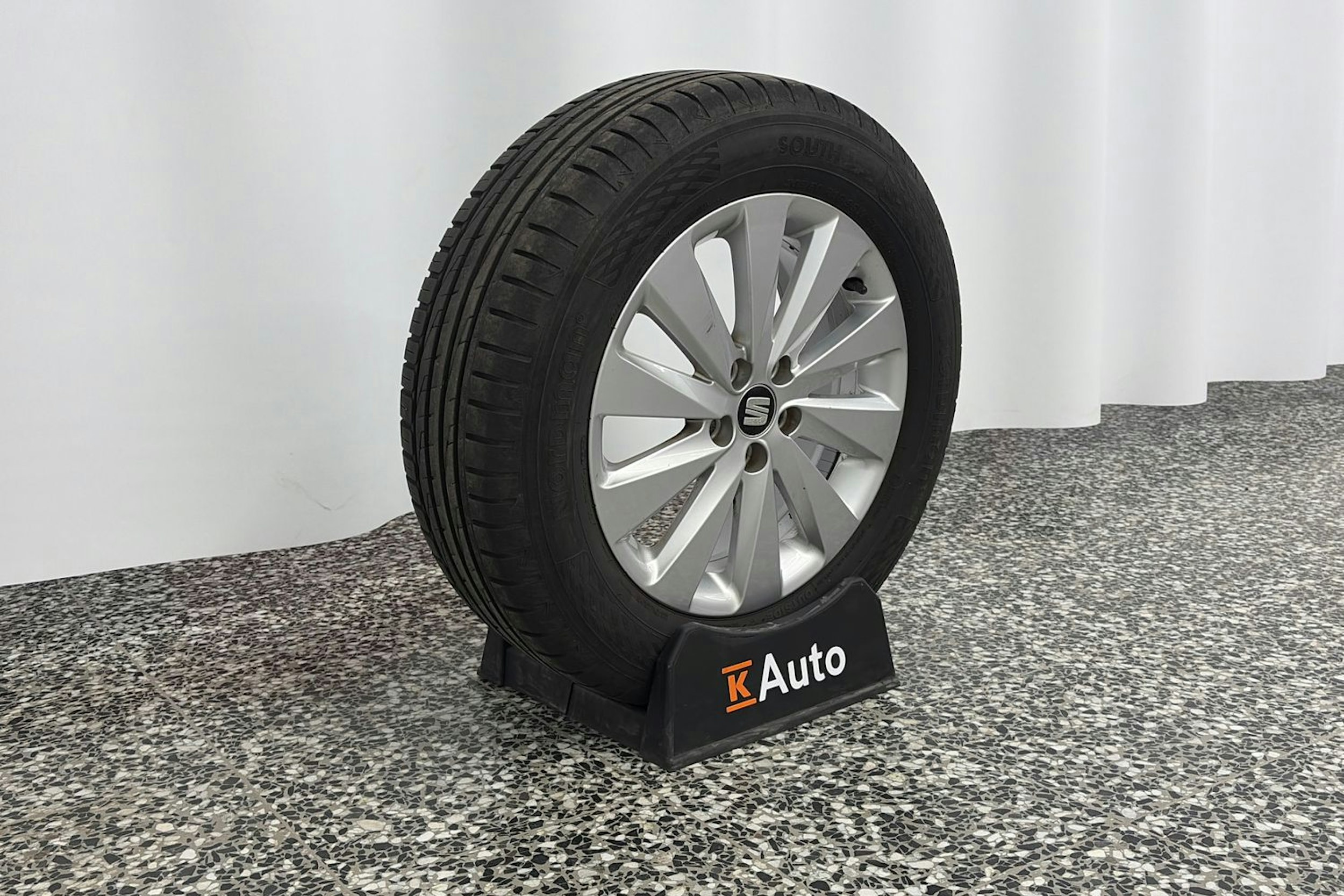 Oranssi SEAT Arona 2020 kuva 13.