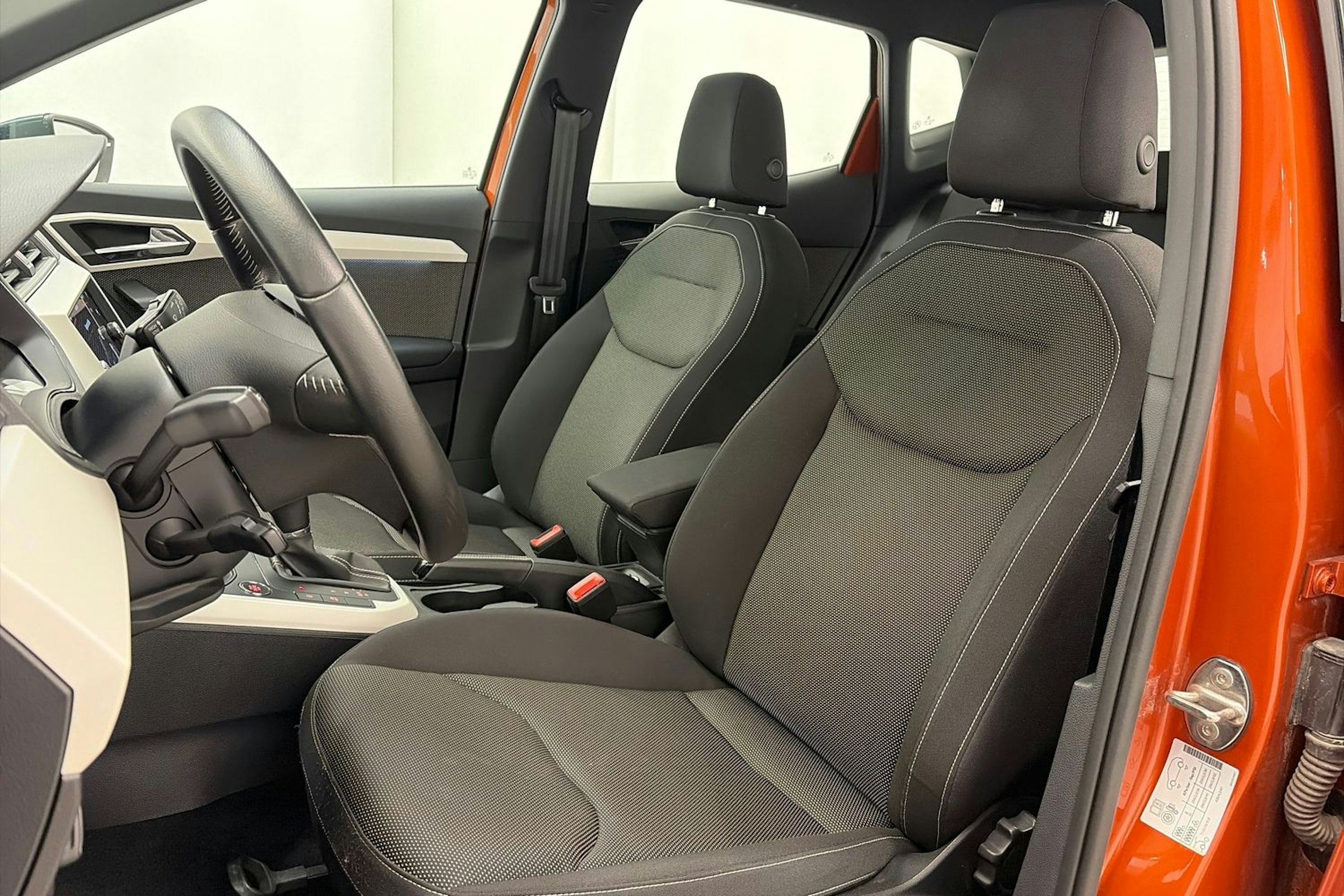 Oranssi SEAT Arona 2020 kuva 14.
