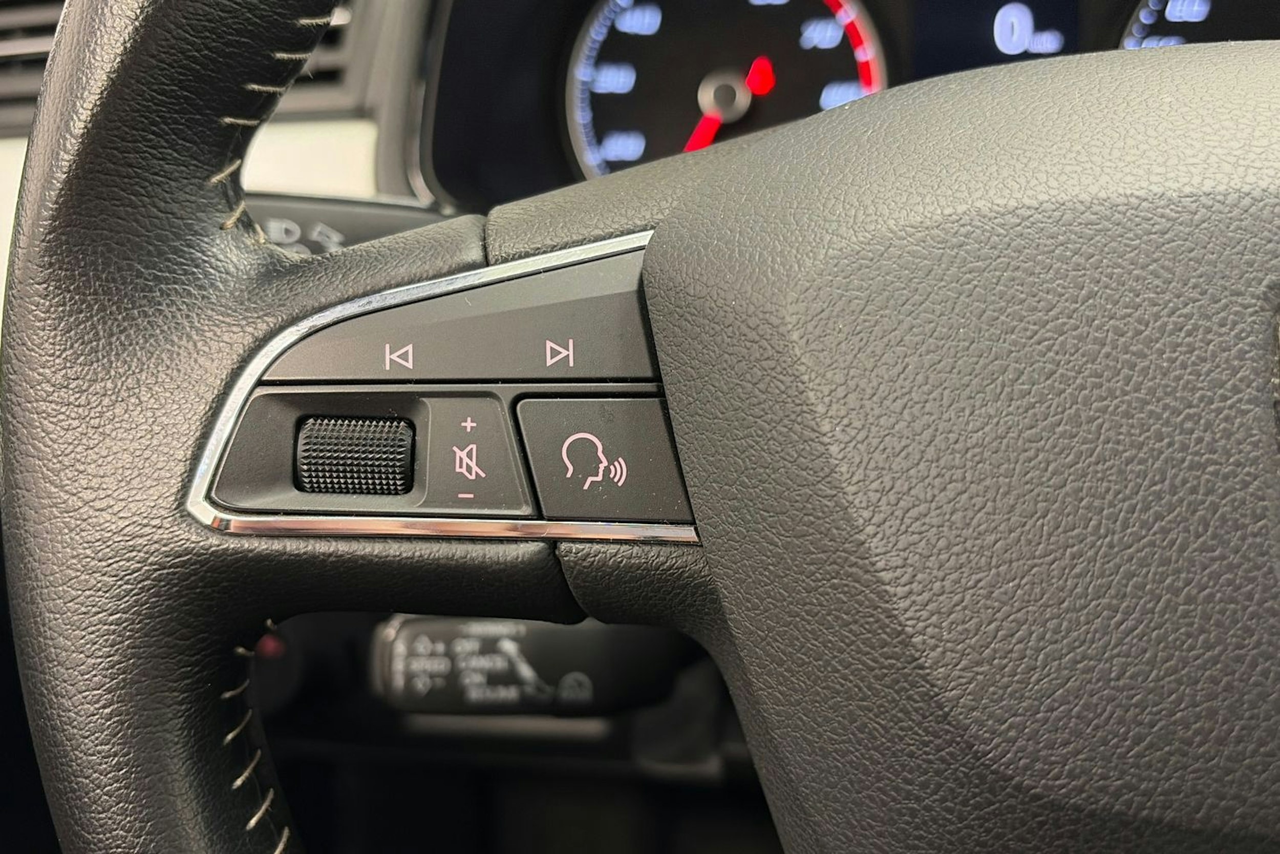 Oranssi SEAT Arona 2020 kuva 16.