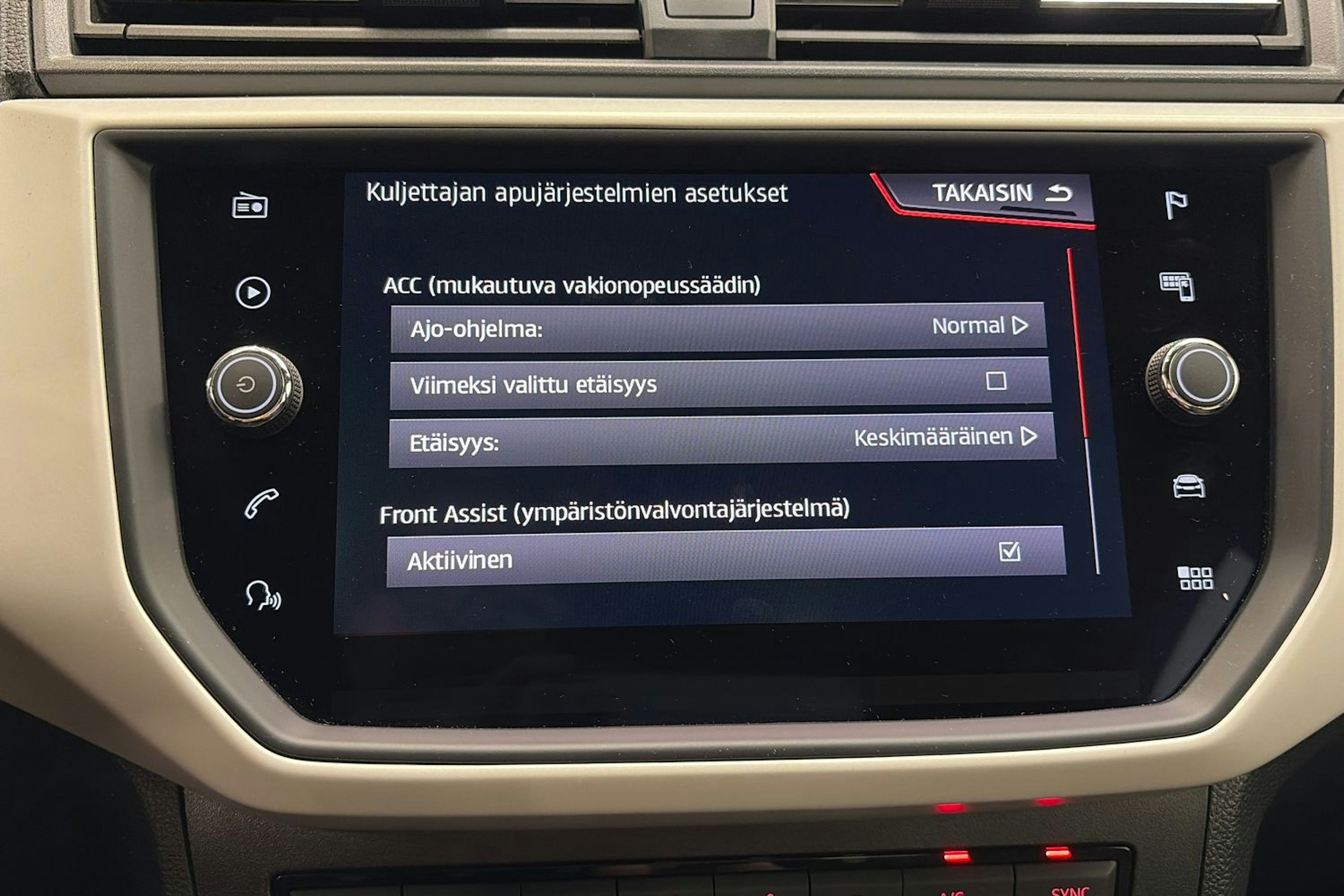 Oranssi SEAT Arona 2020 kuva 22.