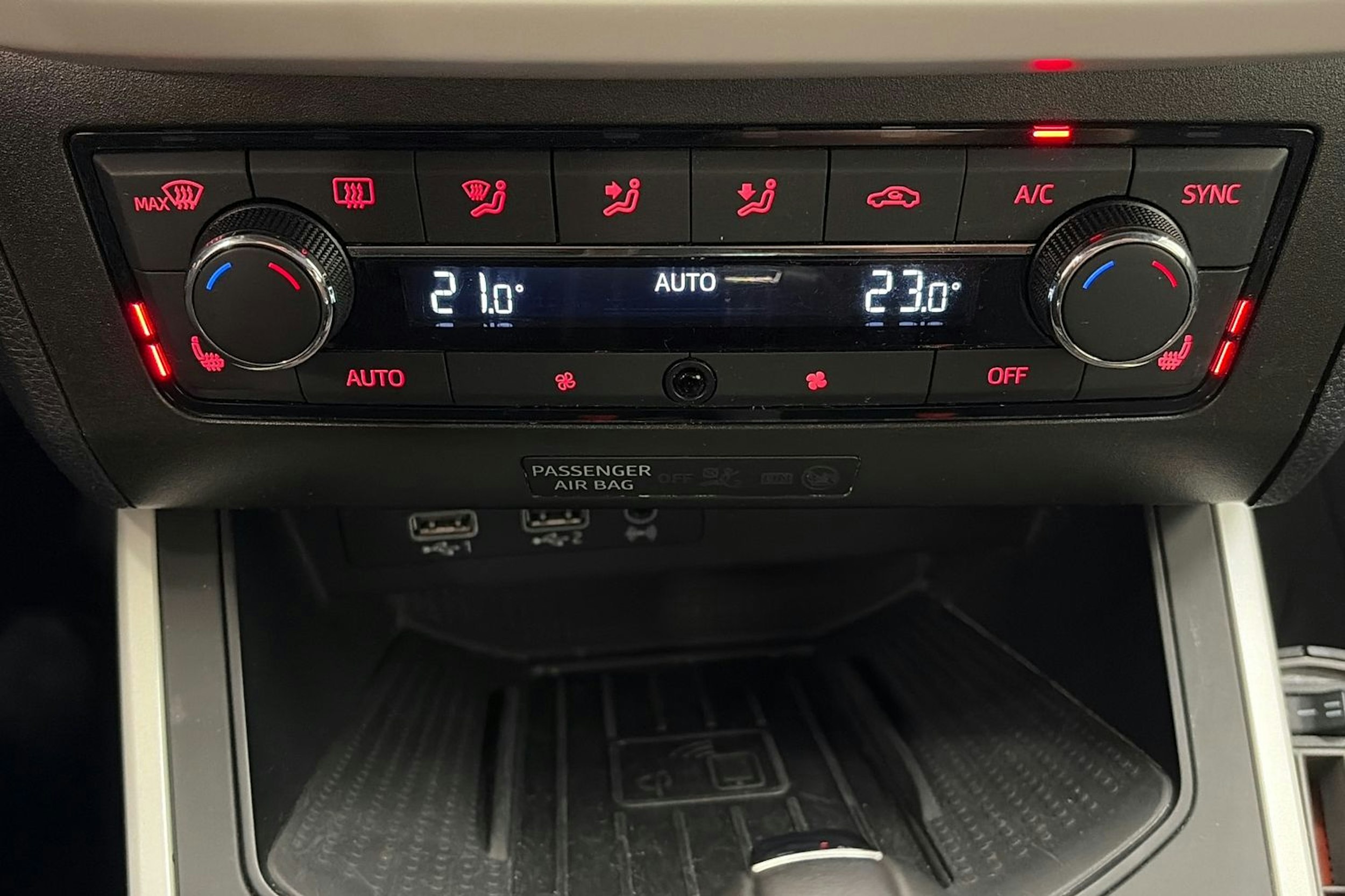 Oranssi SEAT Arona 2020 kuva 24.