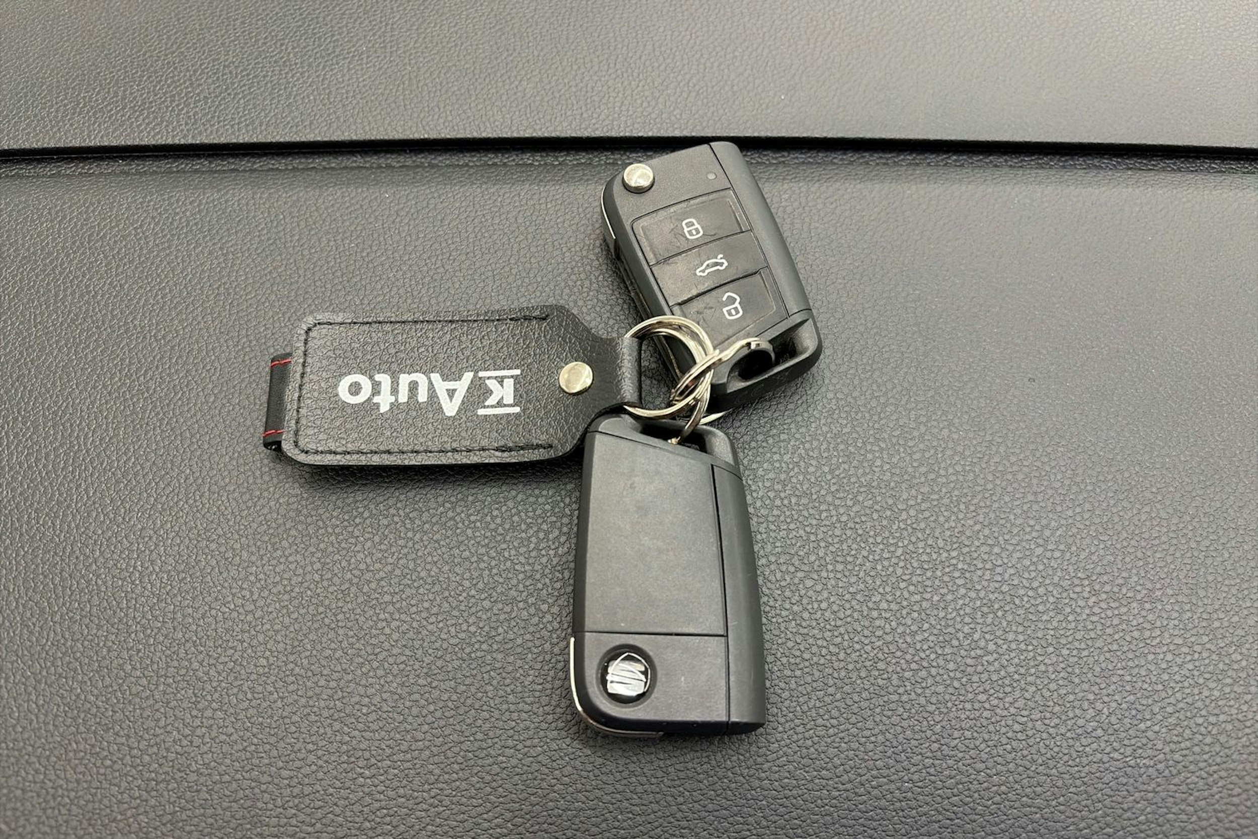 Oranssi SEAT Arona 2020 kuva 26.