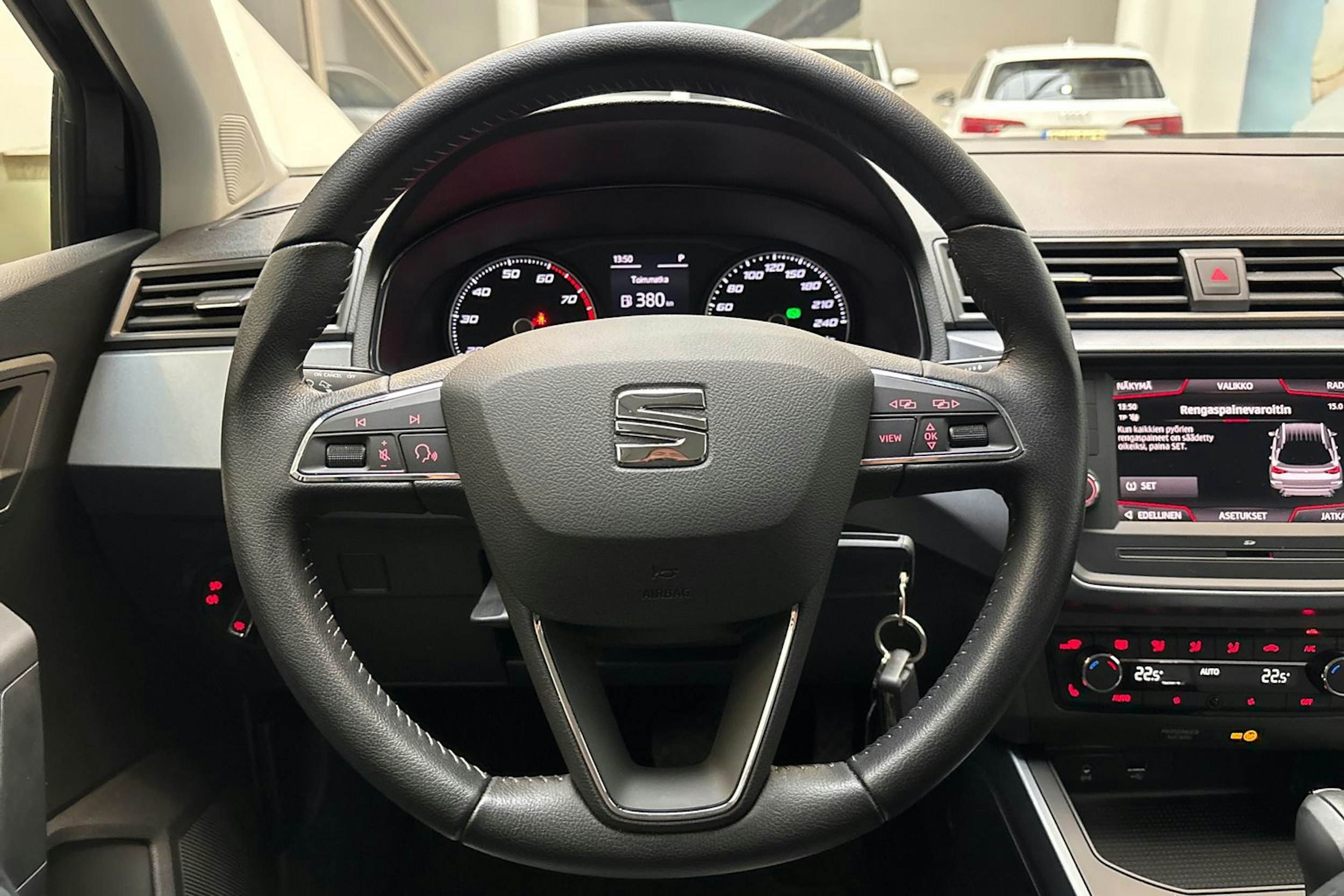 harmaa SEAT Arona 2020 kuva 13.