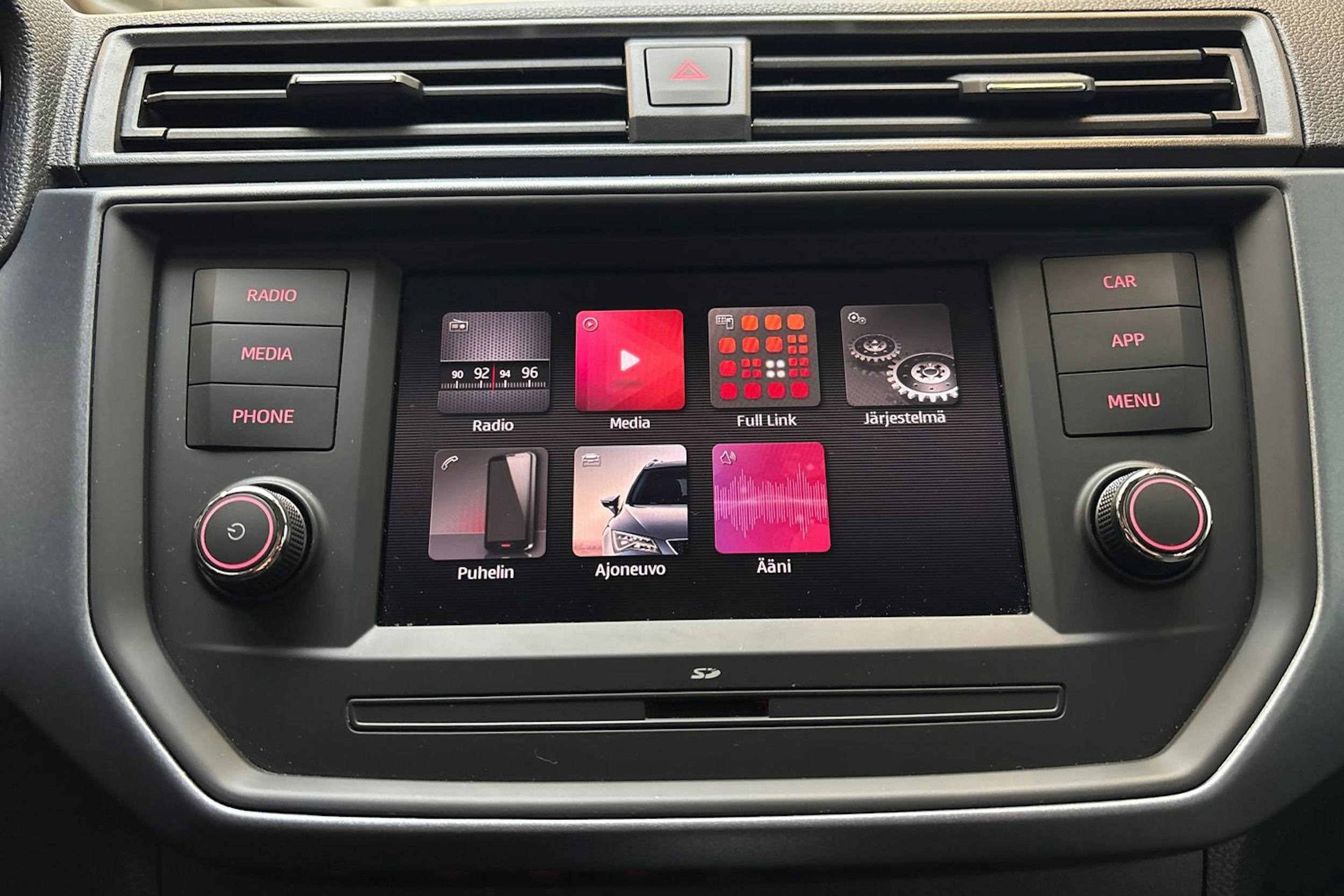 harmaa SEAT Arona 2020 kuva 15.