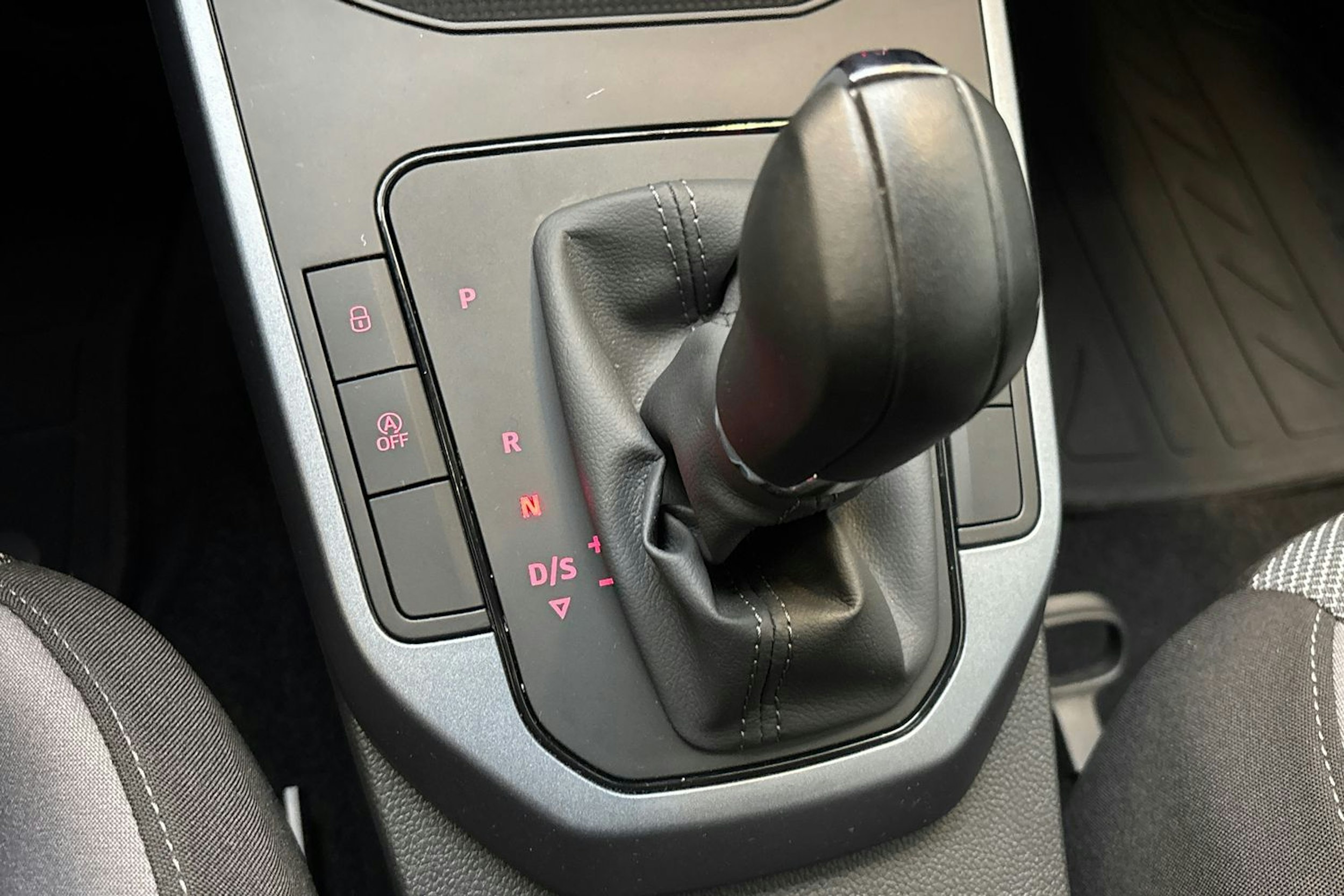 harmaa SEAT Arona 2020 kuva 20.