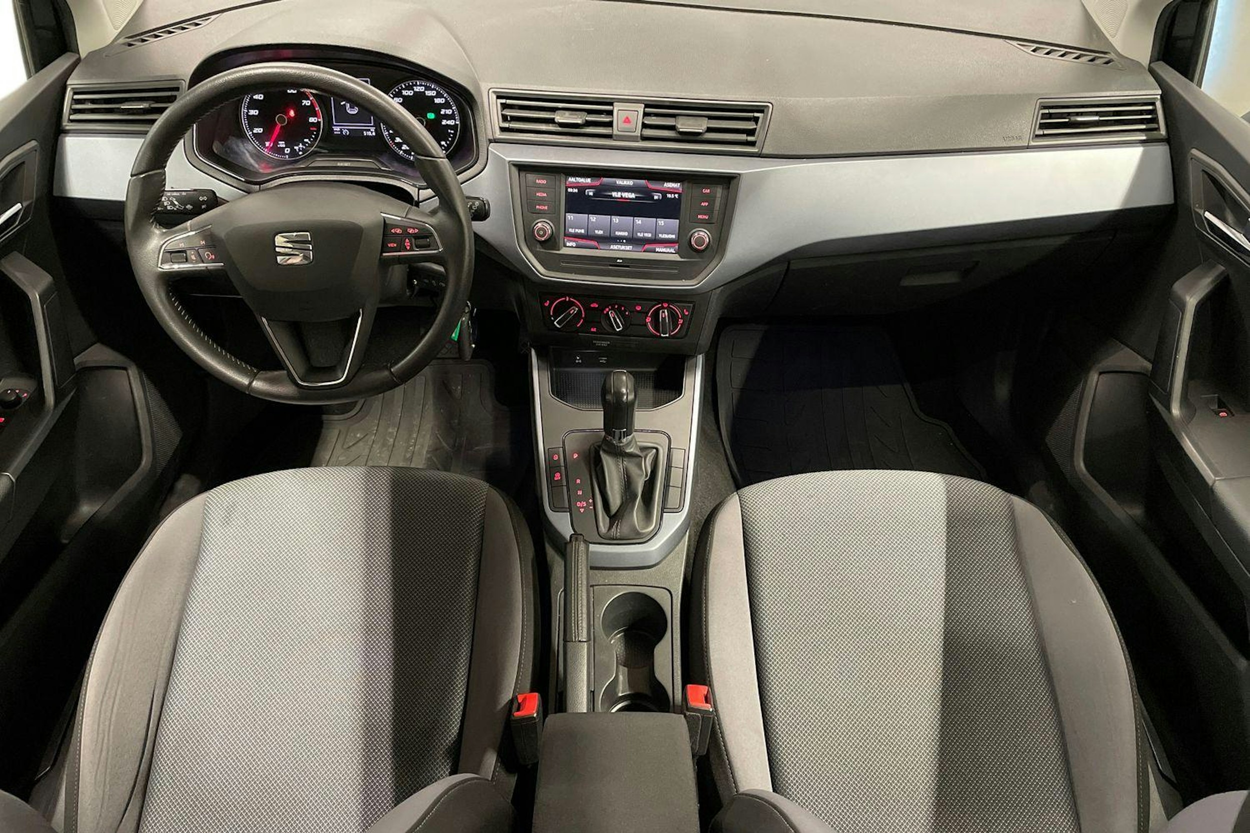 harmaa SEAT Arona 2020 kuva 9.