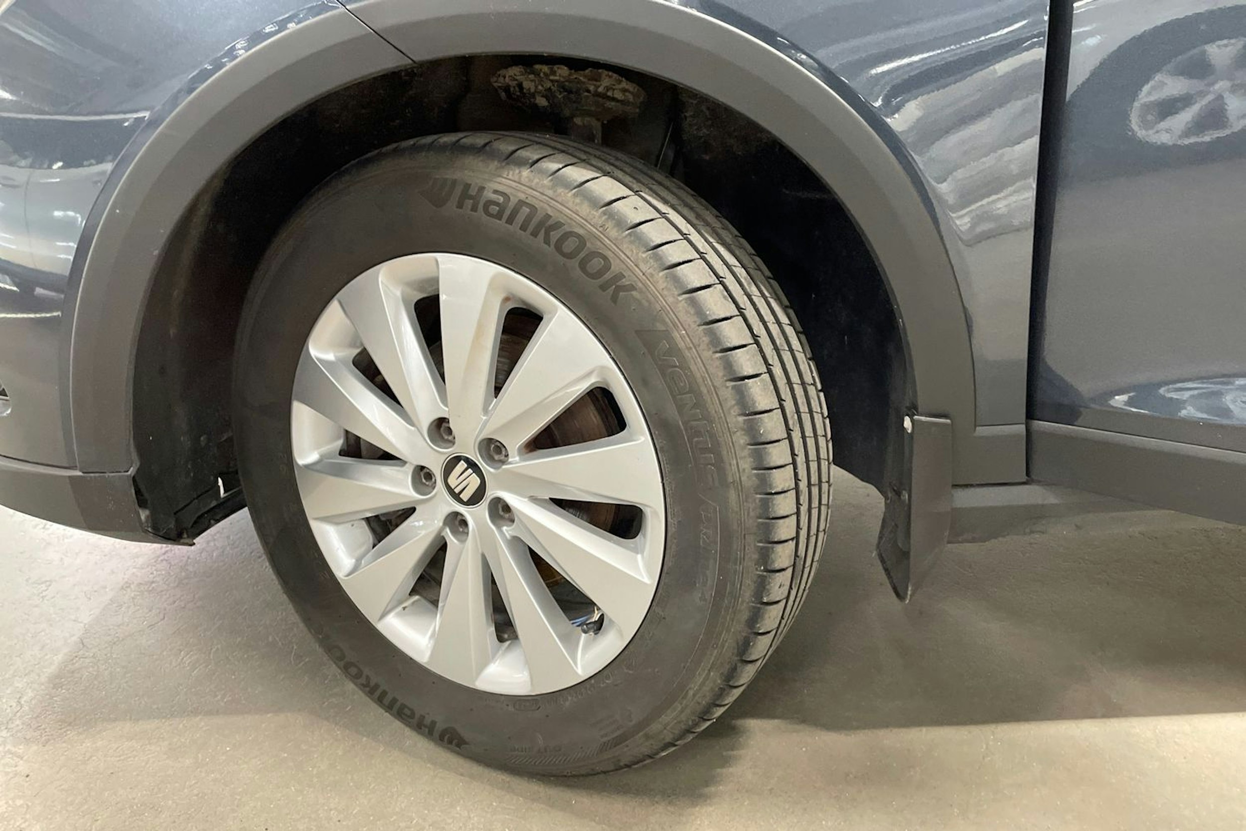harmaa SEAT Arona 2020 kuva 13.