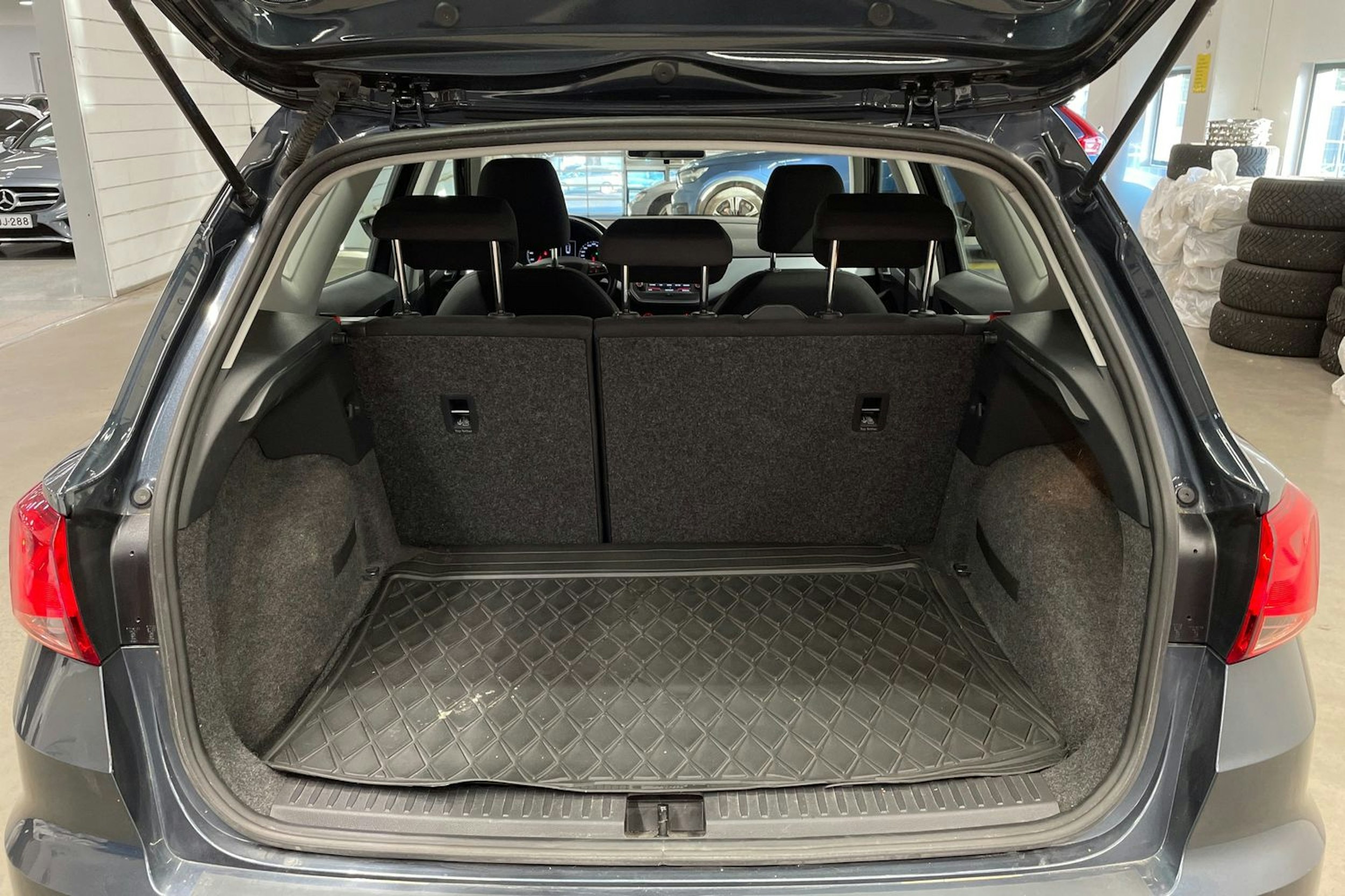 harmaa SEAT Arona 2020 kuva 15.