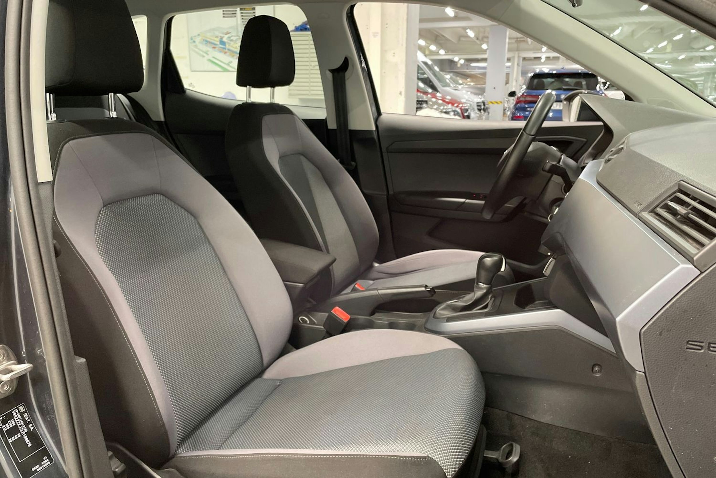 harmaa SEAT Arona 2020 kuva 25.