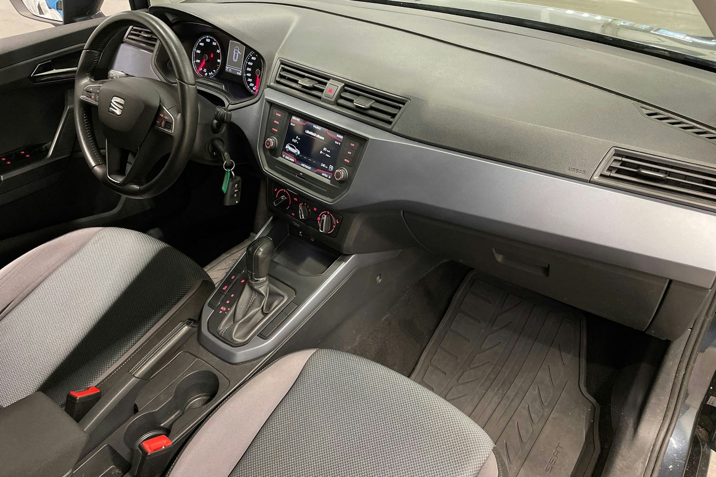 harmaa SEAT Arona 2020 kuva 26.