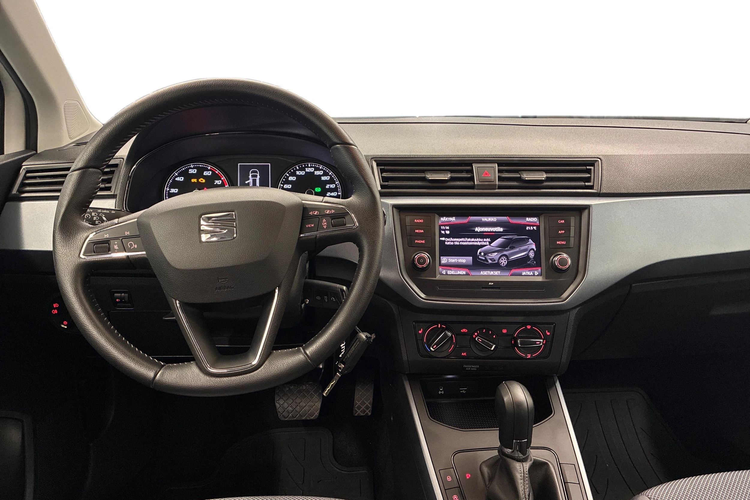 valkoinen SEAT Arona 2020 kuva 7.