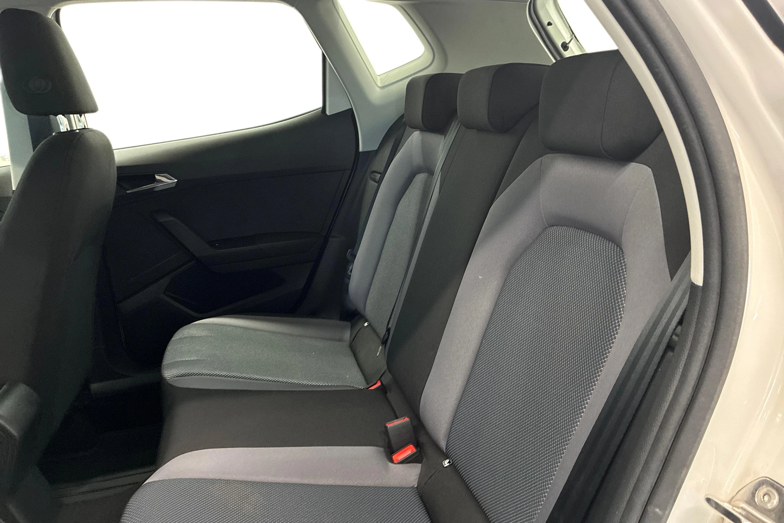 valkoinen SEAT Arona 2020 kuva 8.