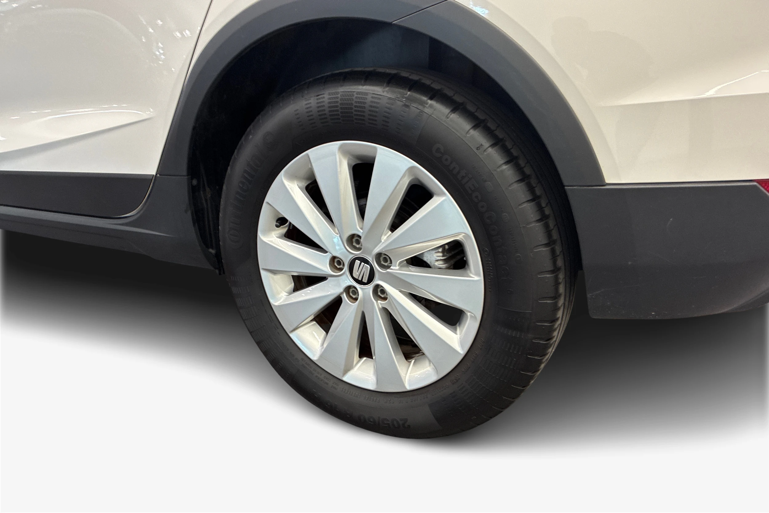 valkoinen SEAT Arona 2020 kuva 9.