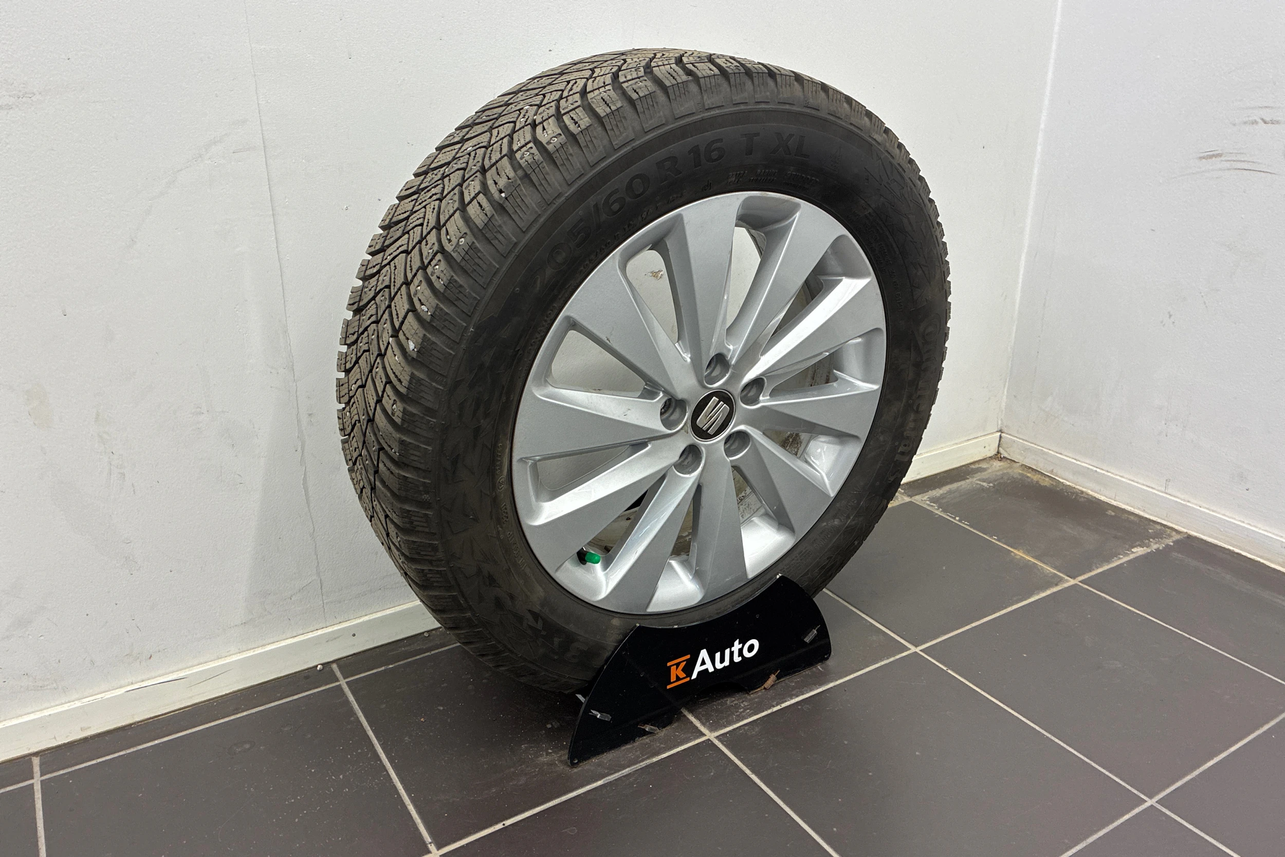 valkoinen SEAT Arona 2020 kuva 10.