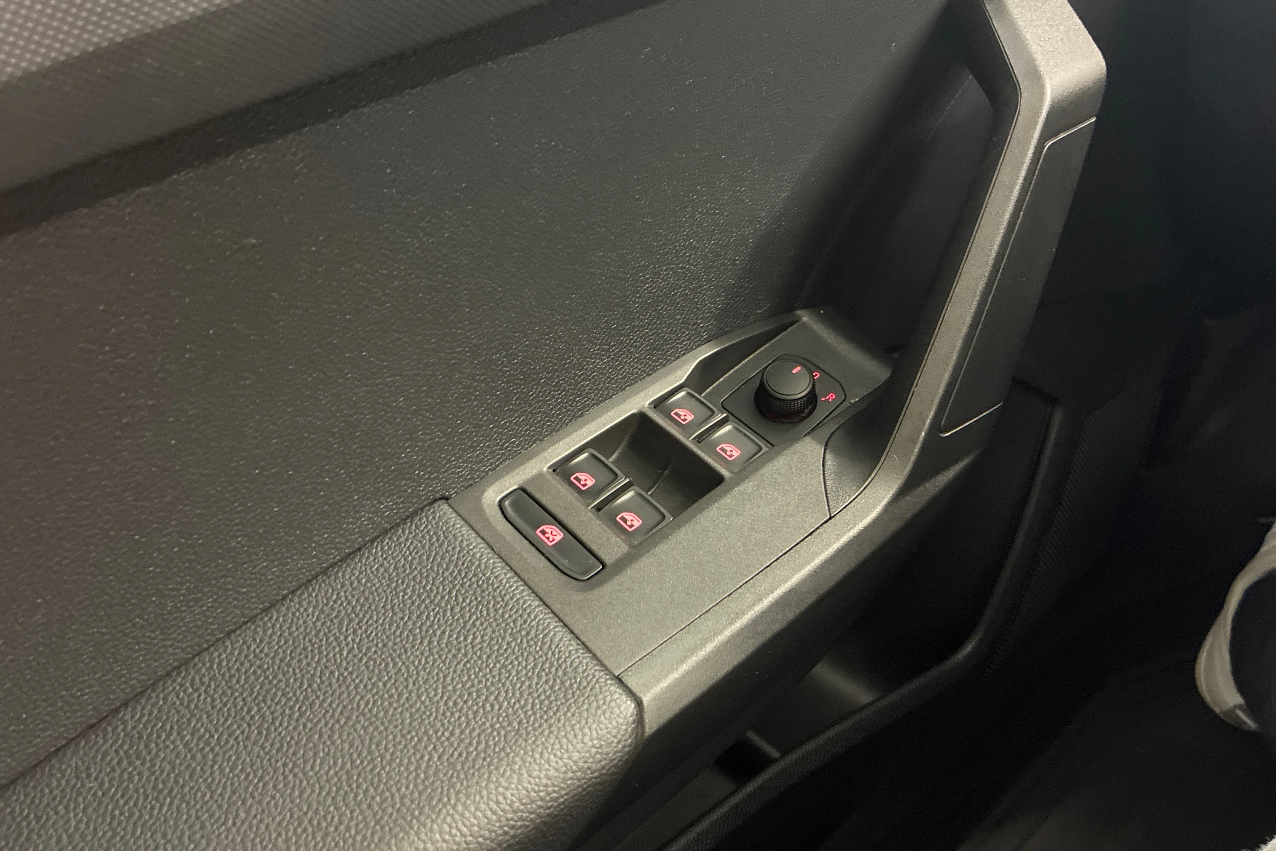 valkoinen SEAT Arona 2020 kuva 12.