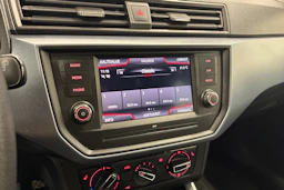 valkoinen SEAT Arona 2020 kuva 17.