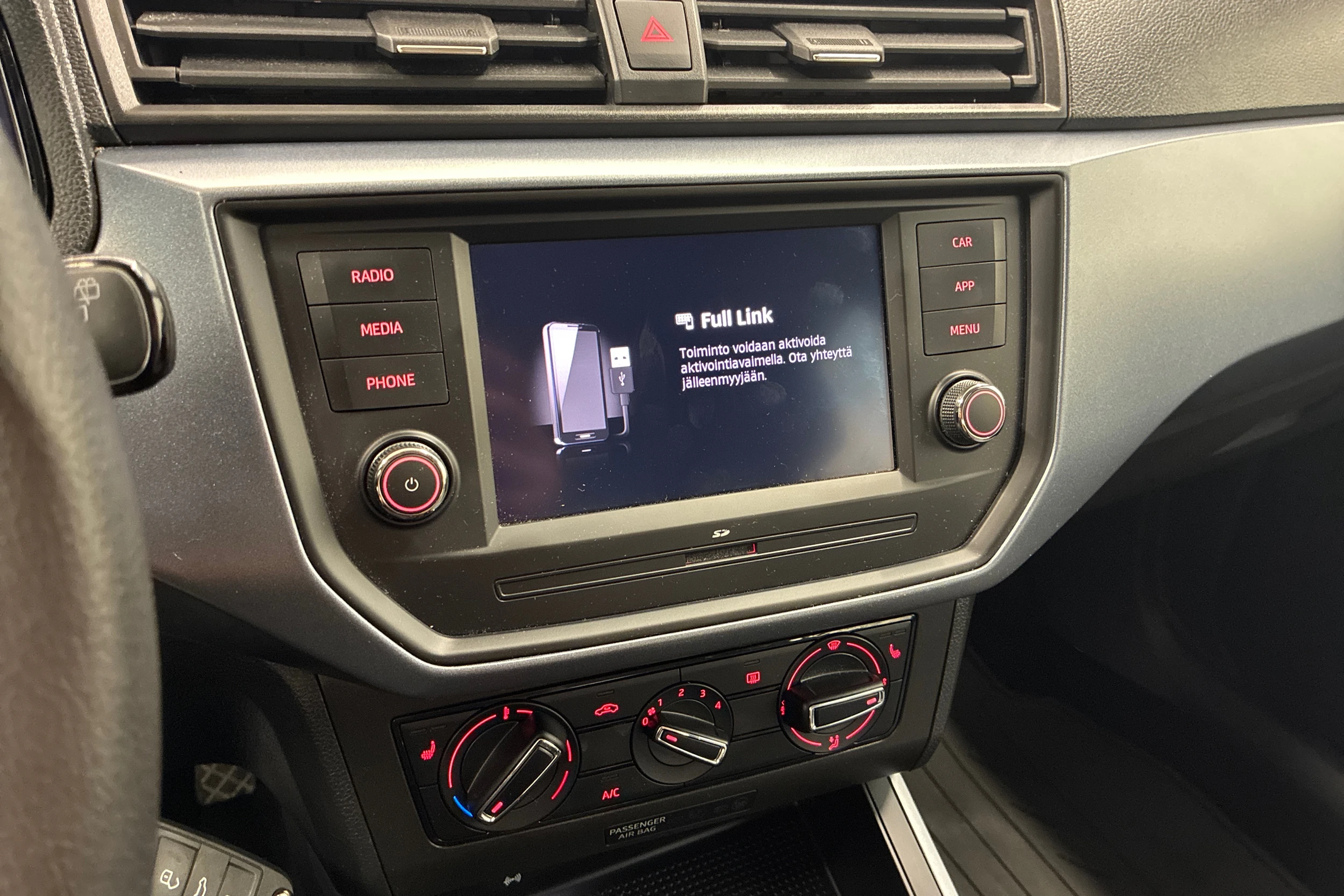 valkoinen SEAT Arona 2020 kuva 18.