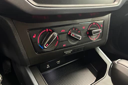 valkoinen SEAT Arona 2020 kuva 21.