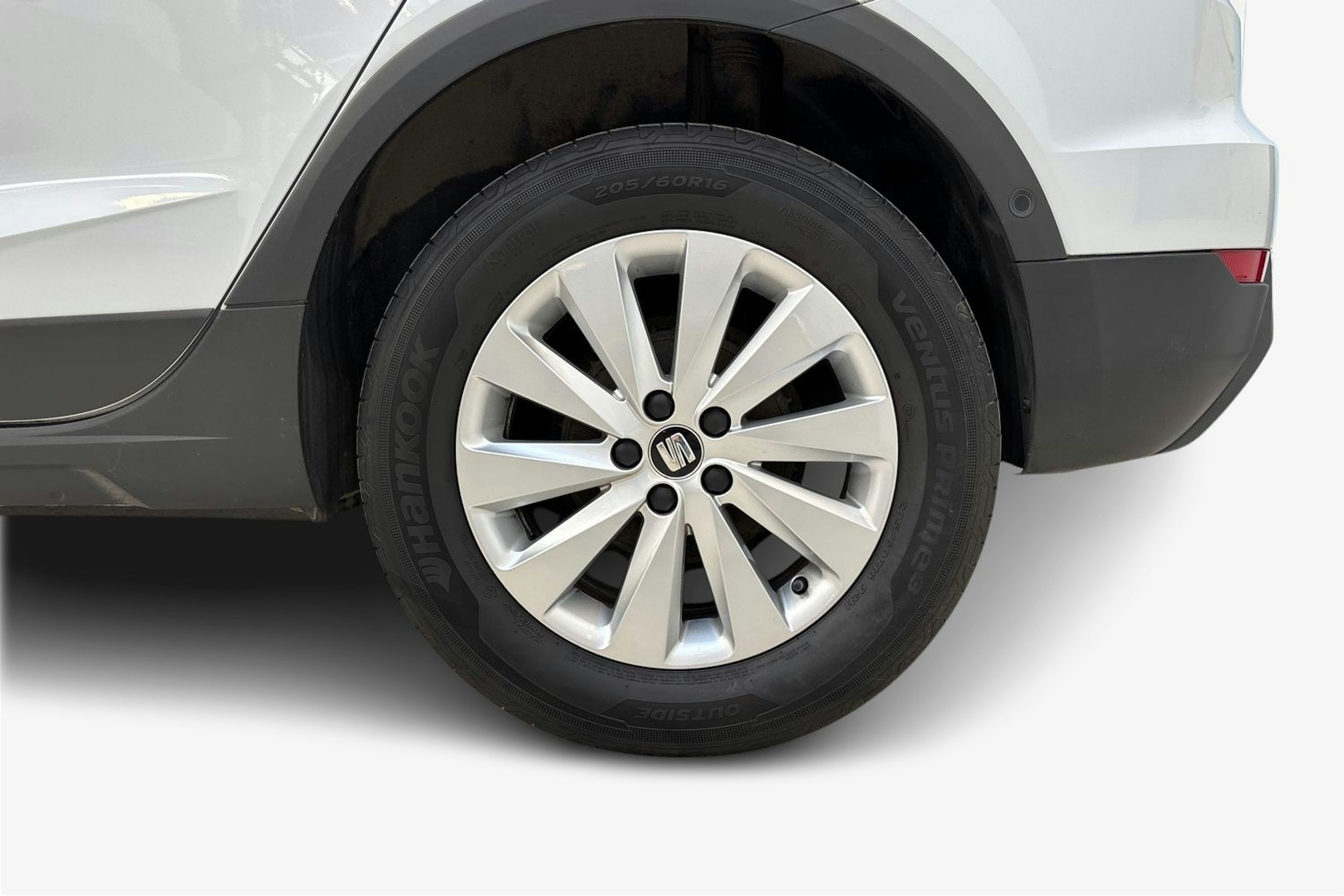 valkoinen SEAT Arona 2020 kuva 11.