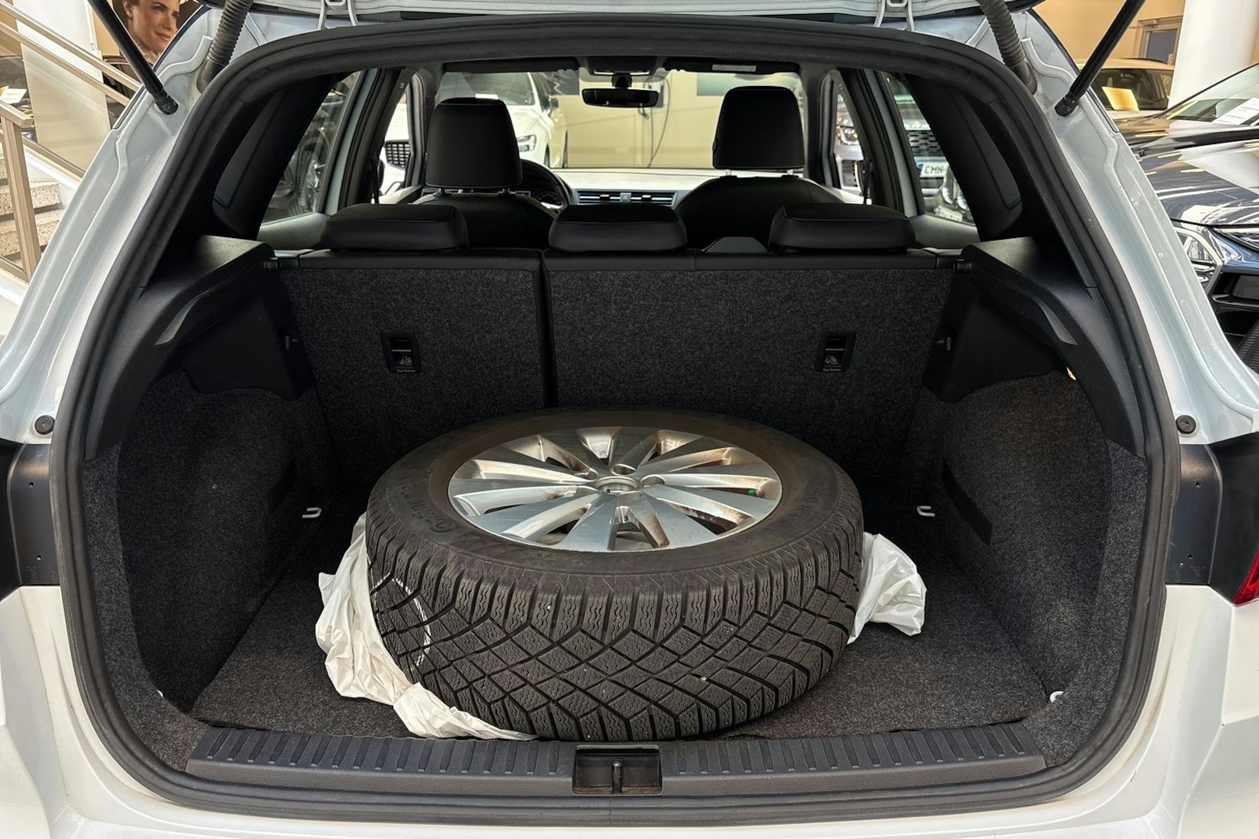 valkoinen SEAT Arona 2020 kuva 14.