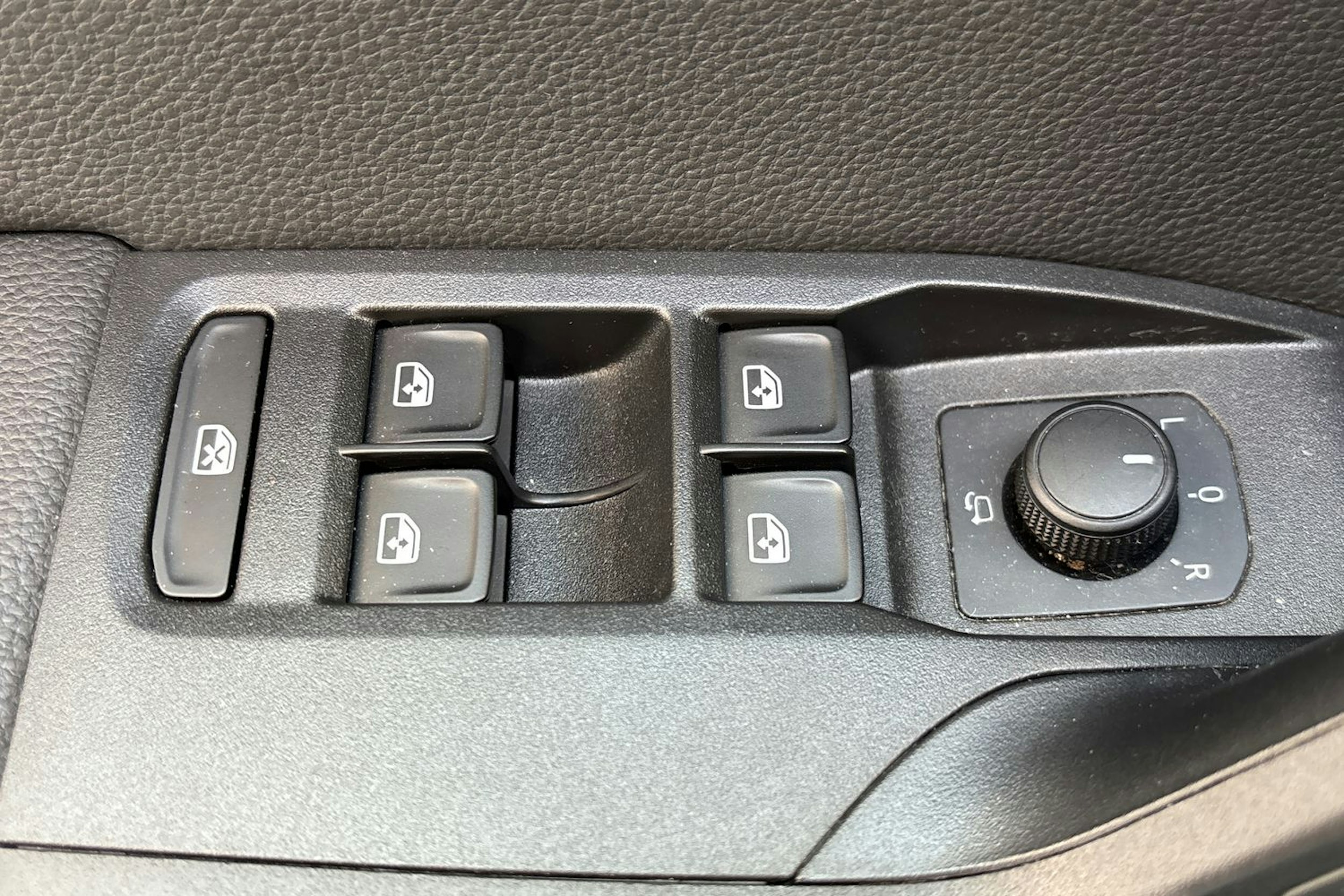 valkoinen SEAT Arona 2020 kuva 16.