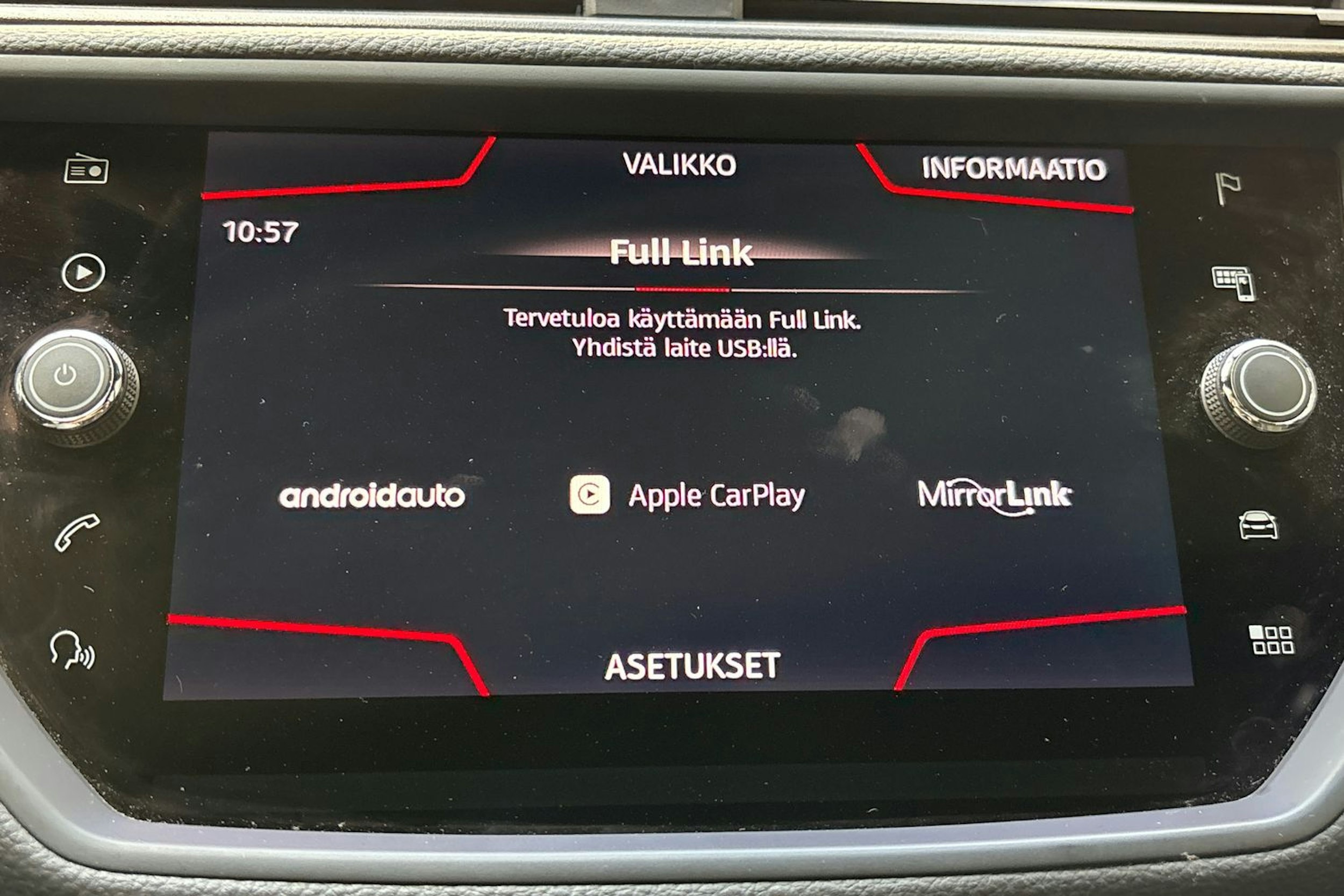 valkoinen SEAT Arona 2020 kuva 23.