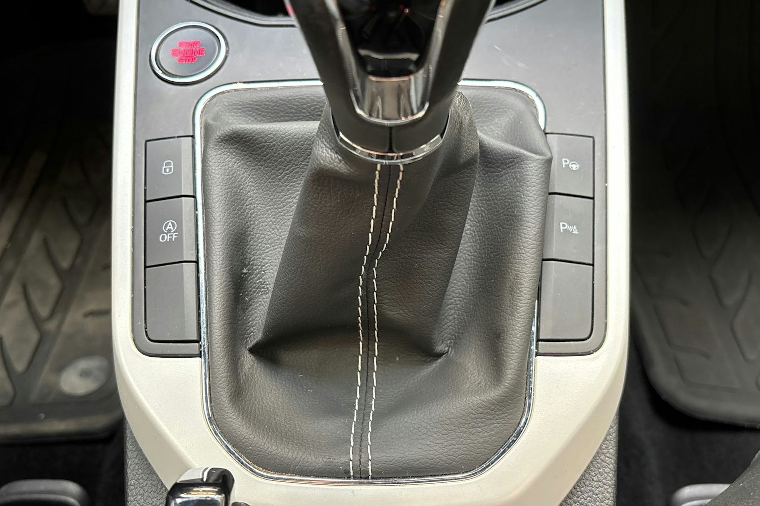 valkoinen SEAT Arona 2020 kuva 27.