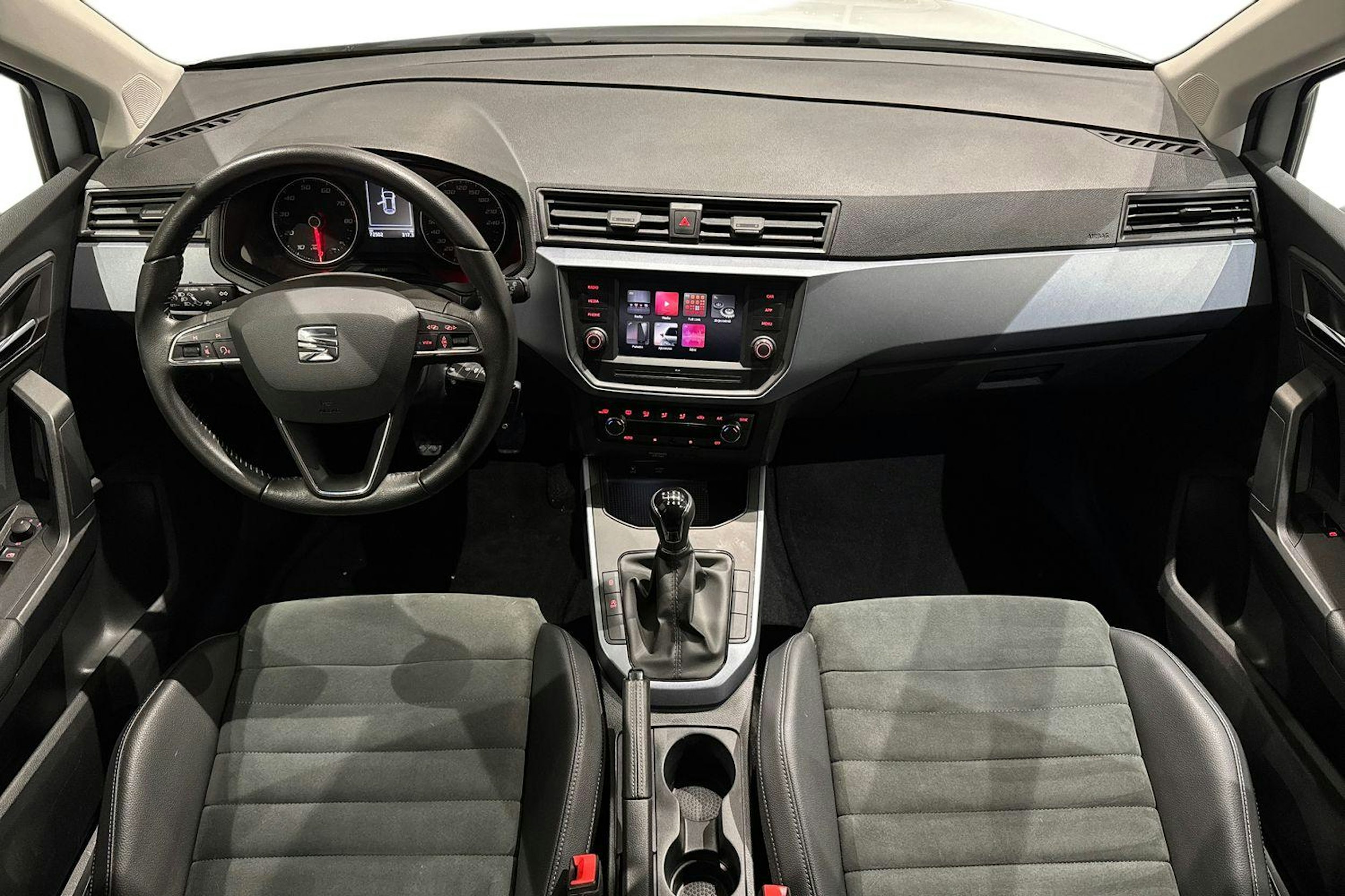 valkoinen SEAT Arona 2020 kuva 9.