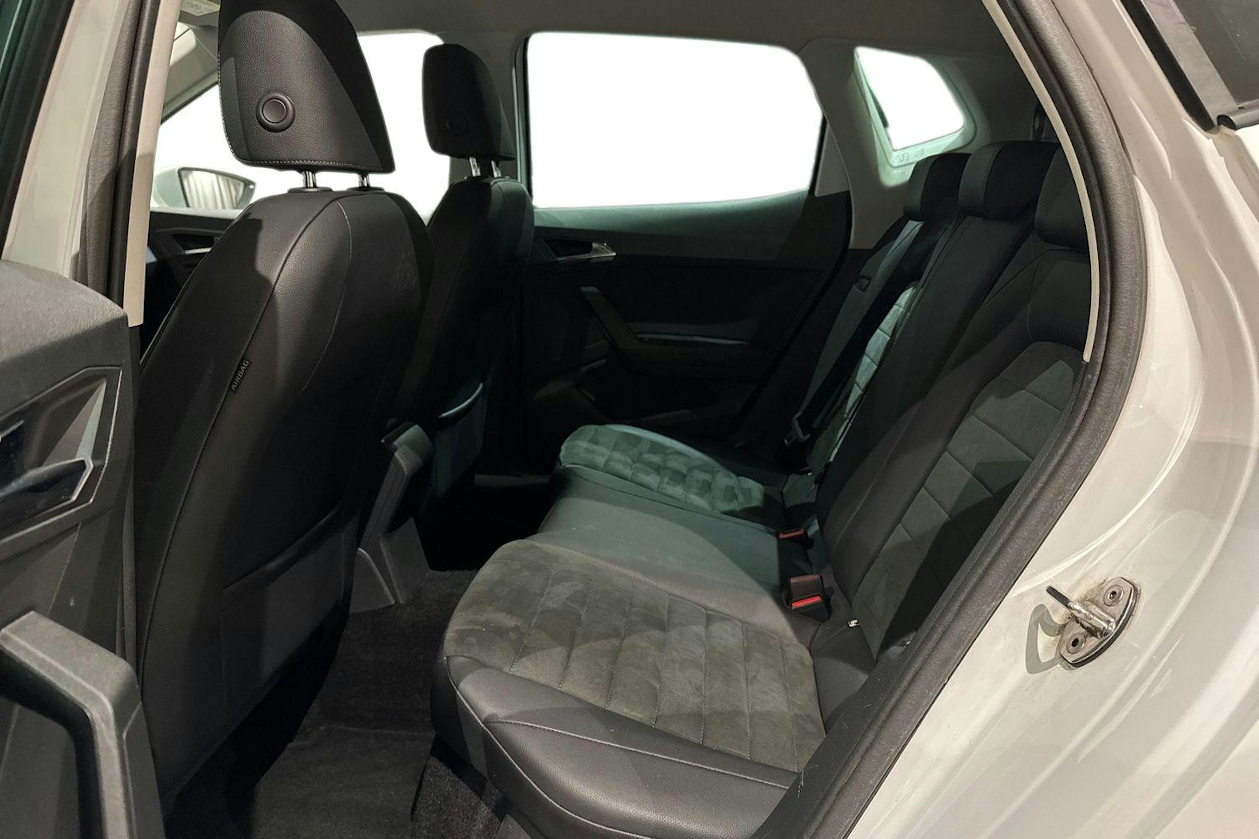 valkoinen SEAT Arona 2020 kuva 10.