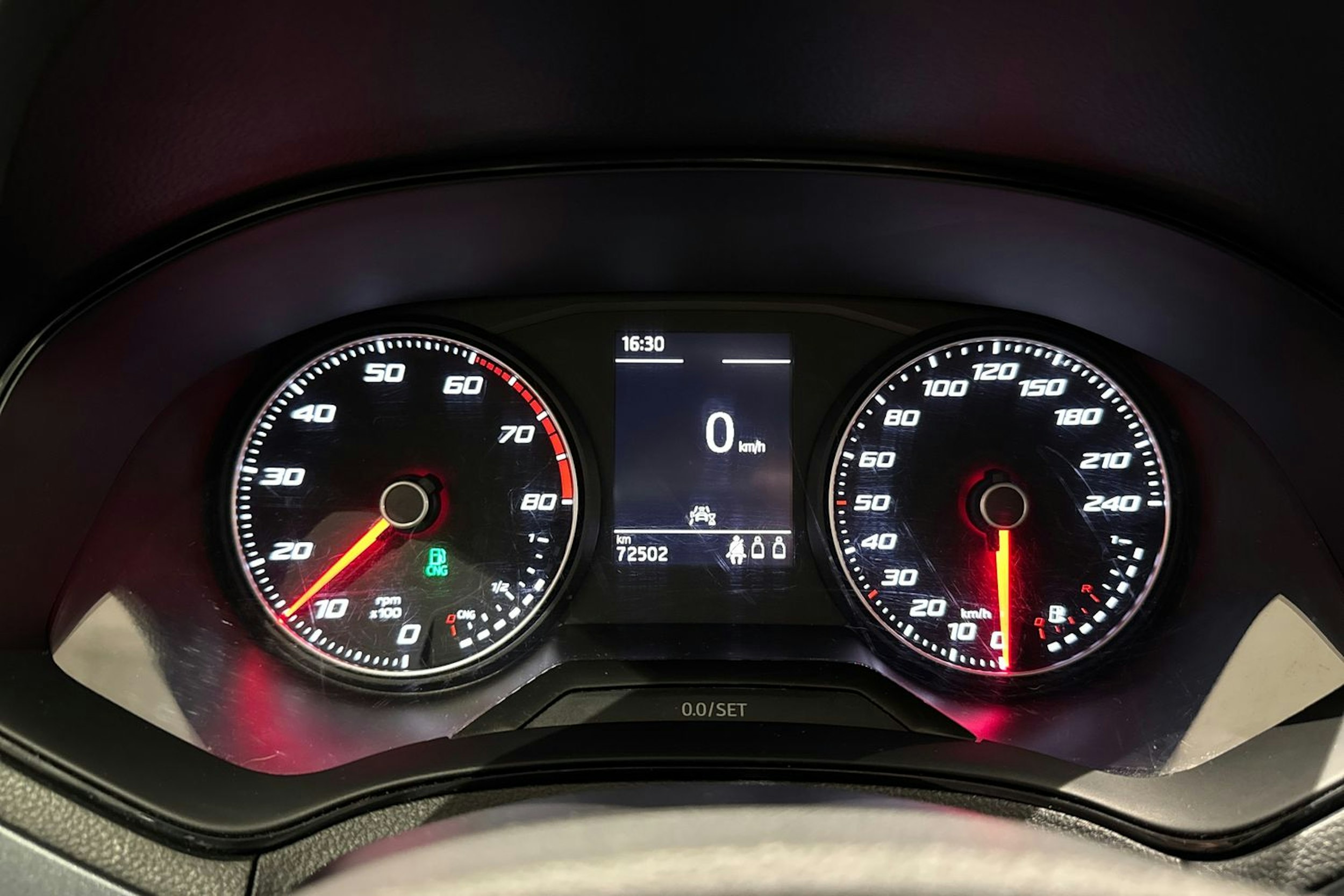 valkoinen SEAT Arona 2020 kuva 18.