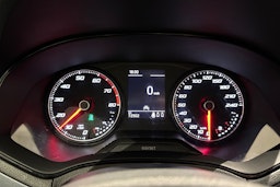 valkoinen SEAT Arona 2020 kuva 18.