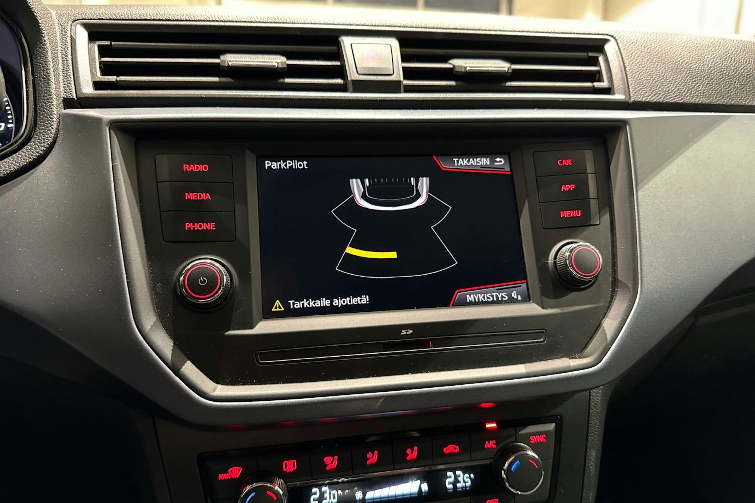 valkoinen SEAT Arona 2020 kuva 20.