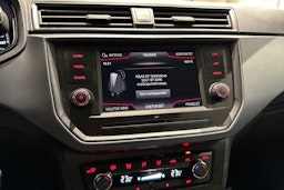 valkoinen SEAT Arona 2020 kuva 22.