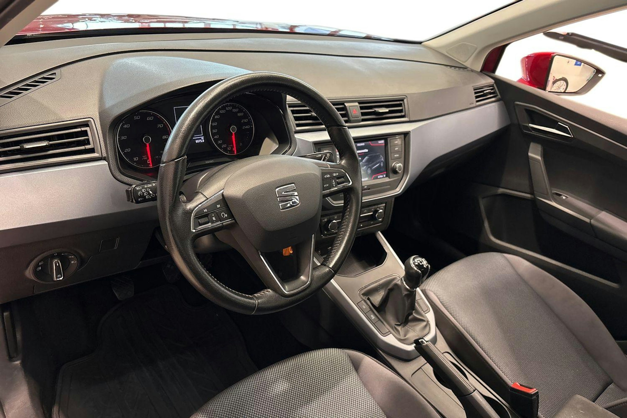 met. punainen SEAT Arona 2020 kuva 6.