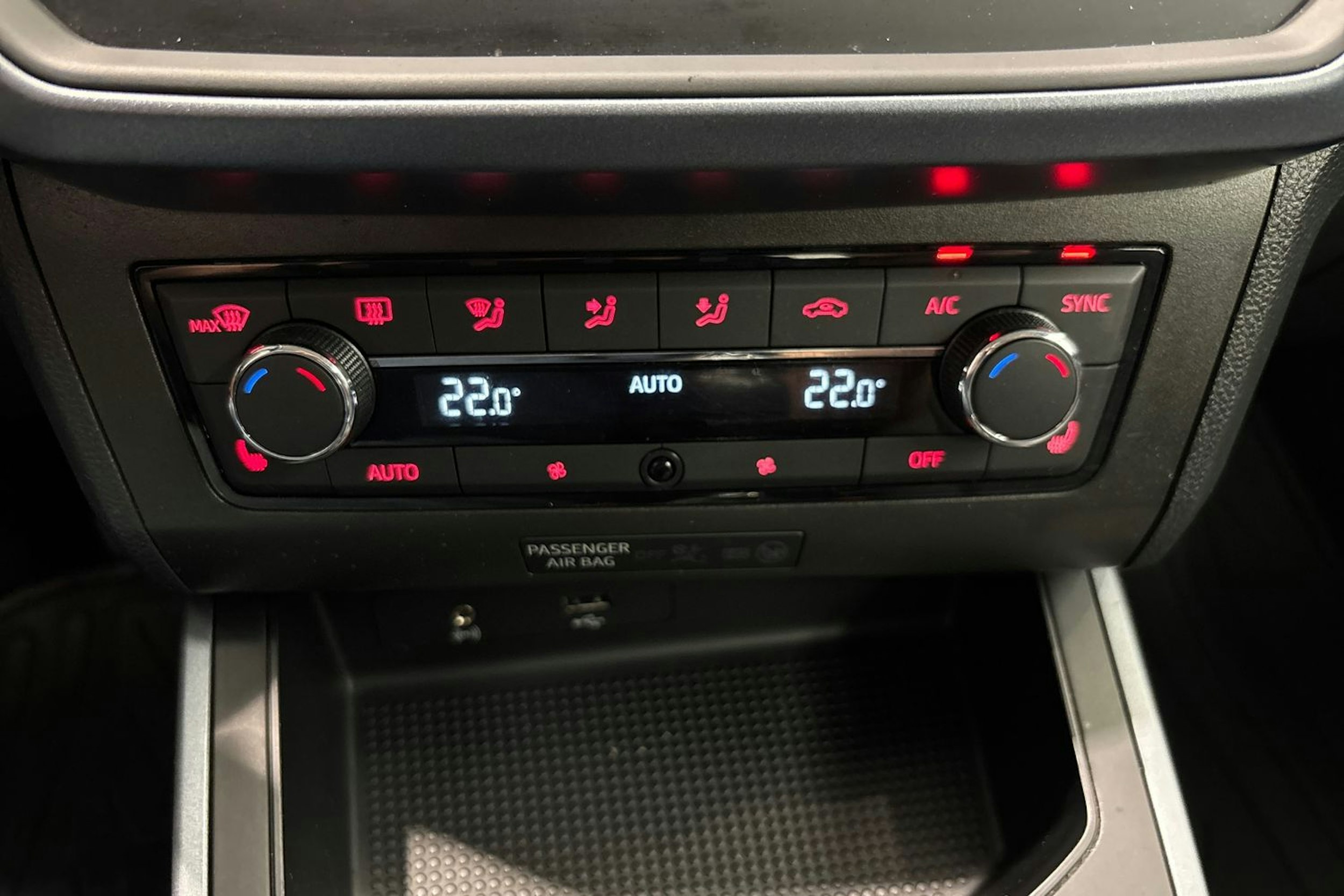 met. punainen SEAT Arona 2020 kuva 16.