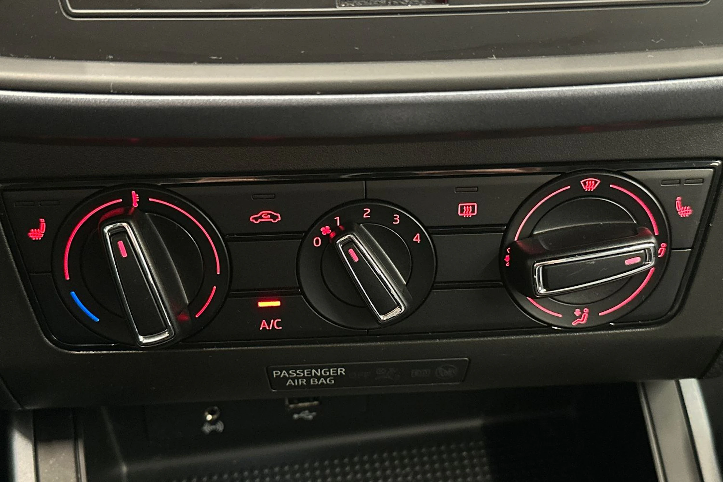 musta SEAT Arona 2020 kuva 21.