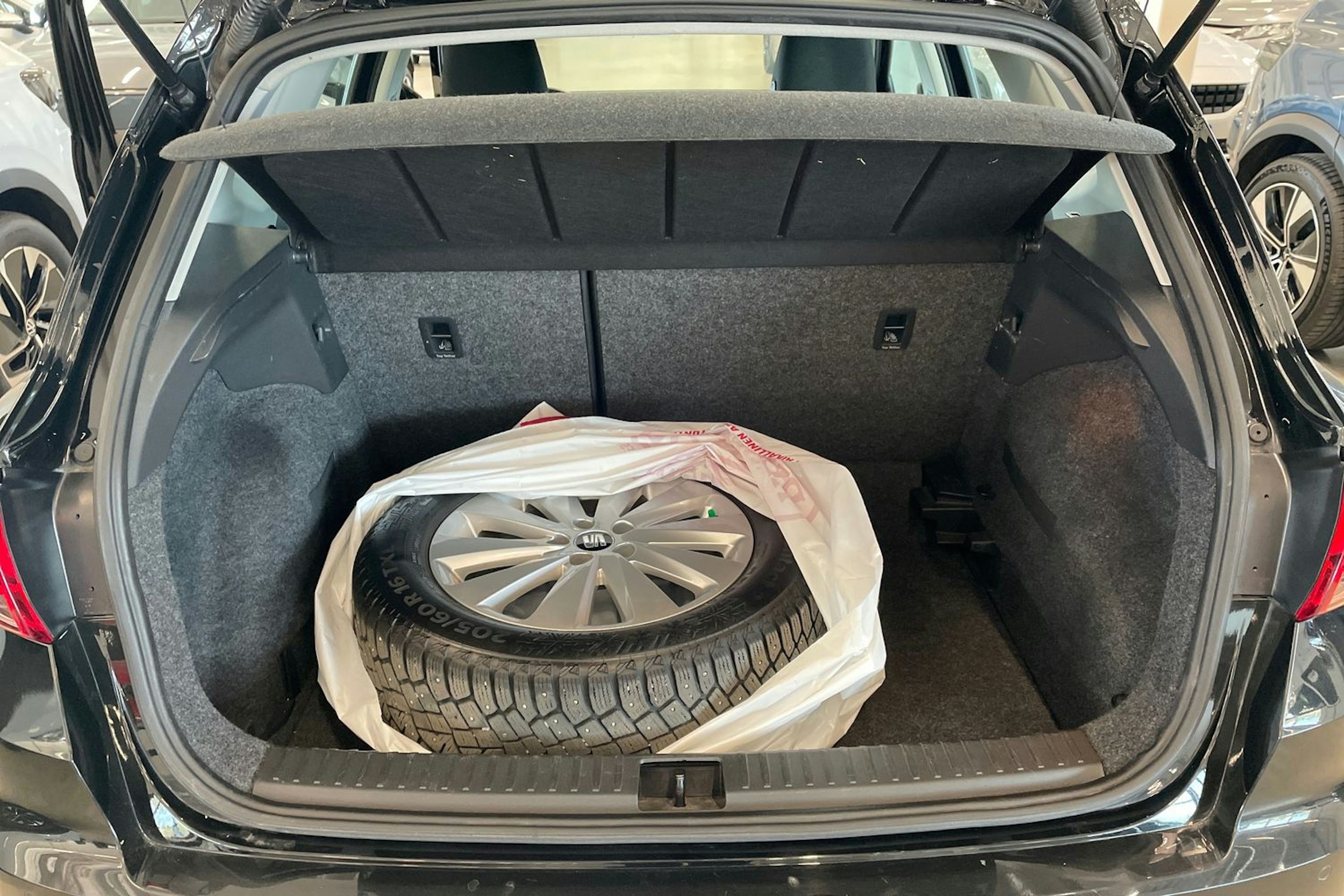 musta SEAT Arona 2020 kuva 32.