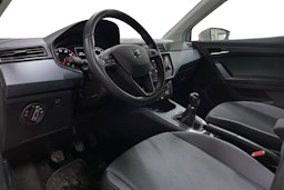Valkoinen SEAT Arona 2021 kuva 7.