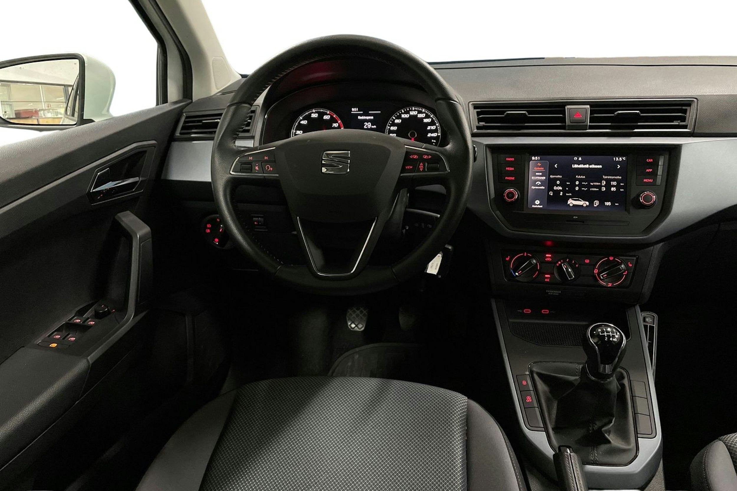 Valkoinen SEAT Arona 2021 kuva 9.