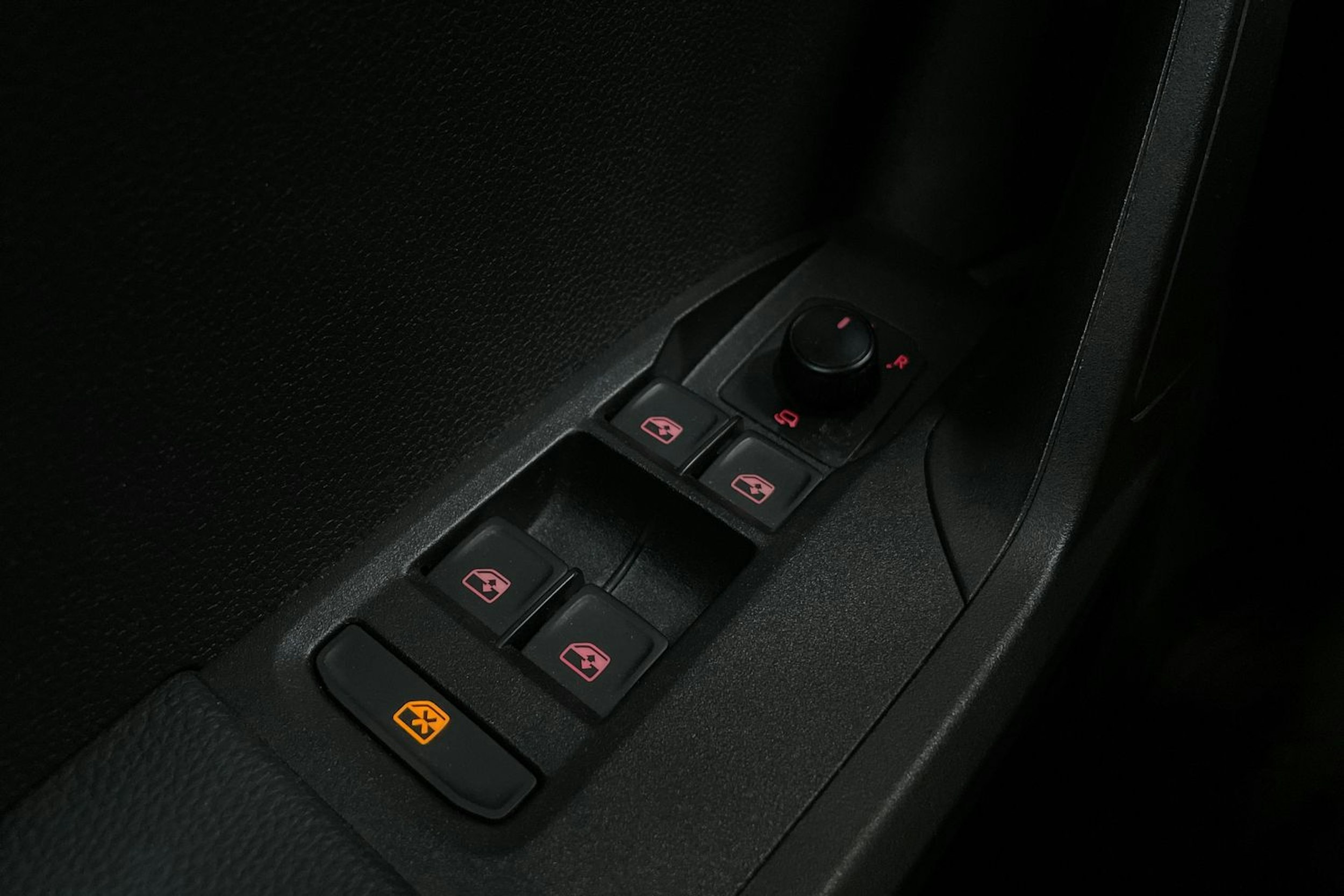 Valkoinen SEAT Arona 2021 kuva 18.