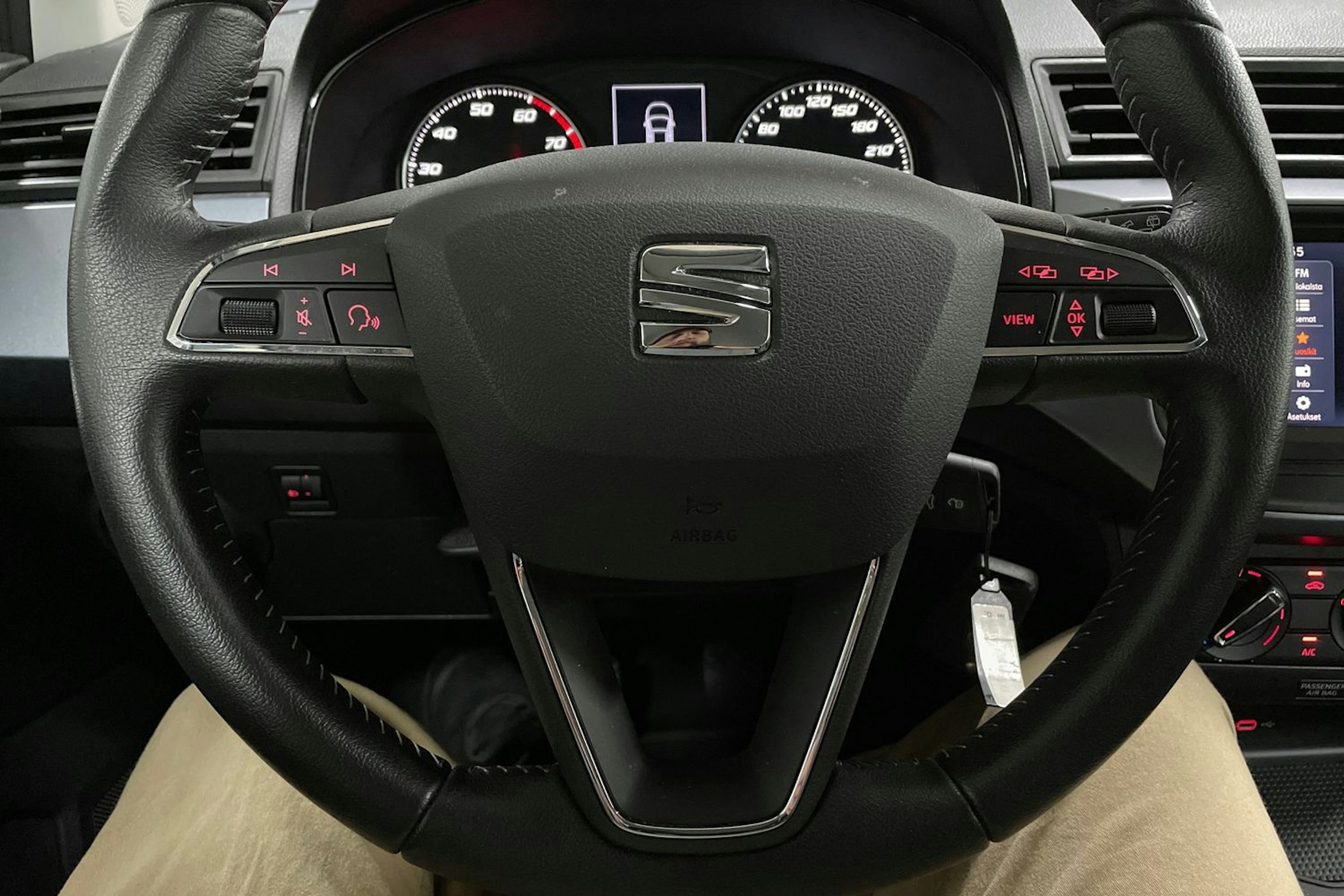 Valkoinen SEAT Arona 2021 kuva 19.