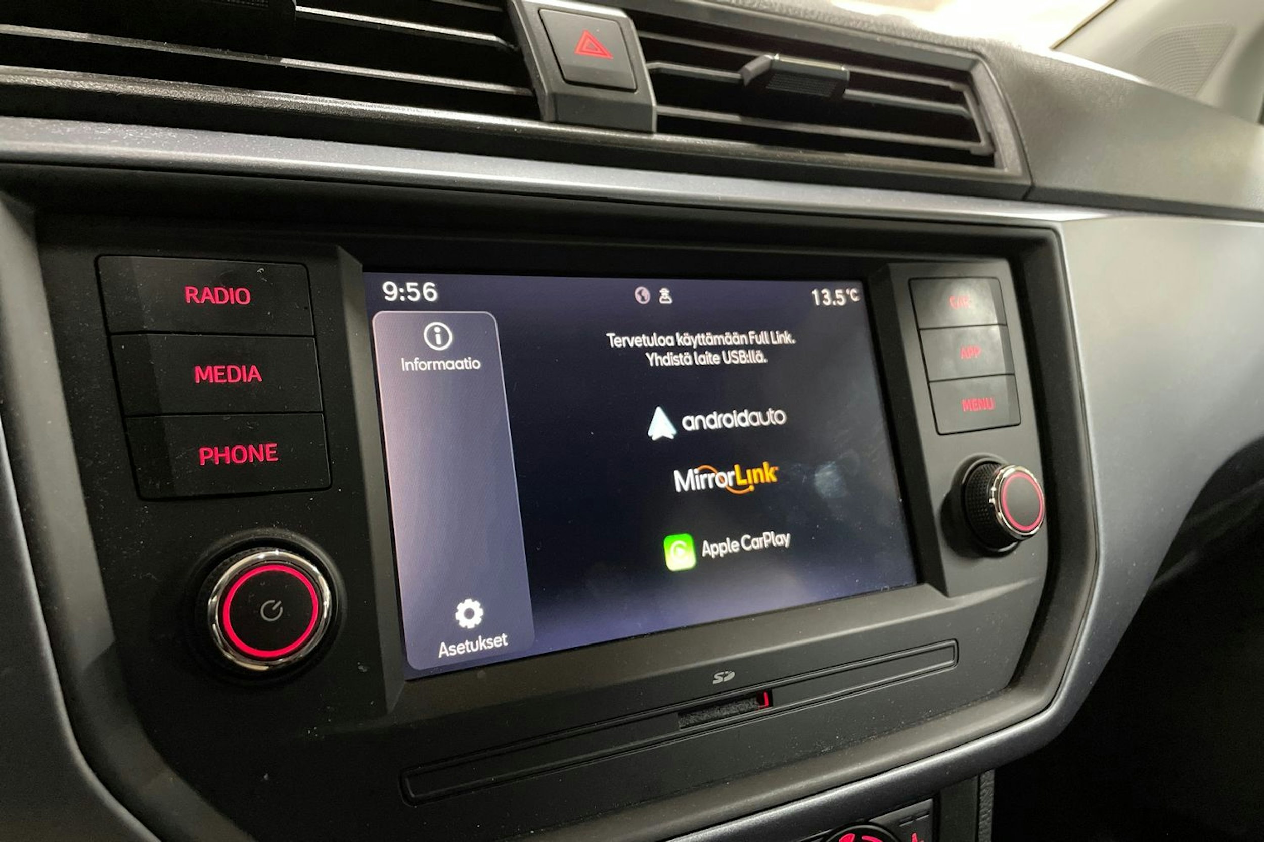 Valkoinen SEAT Arona 2021 kuva 22.