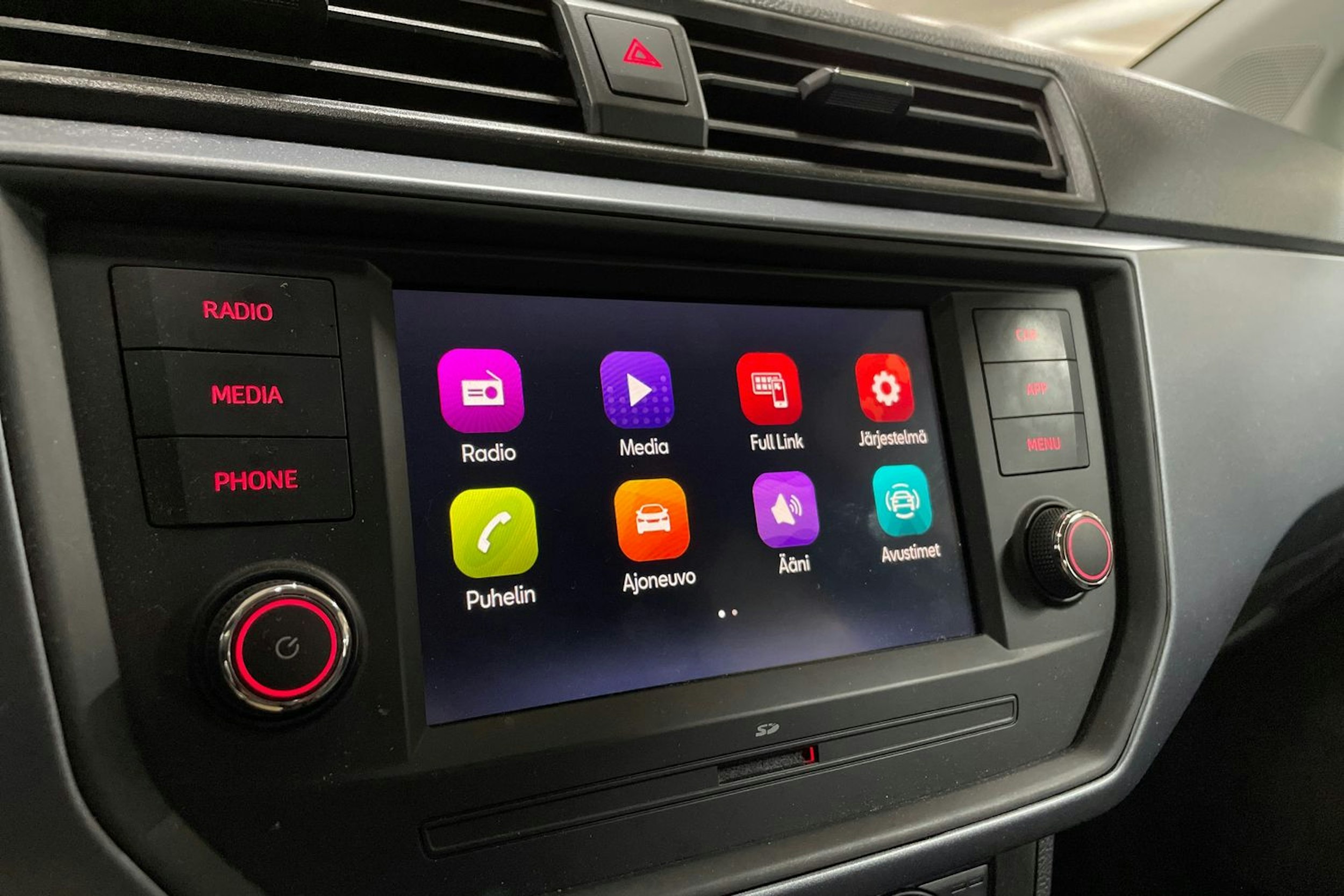 Valkoinen SEAT Arona 2021 kuva 23.