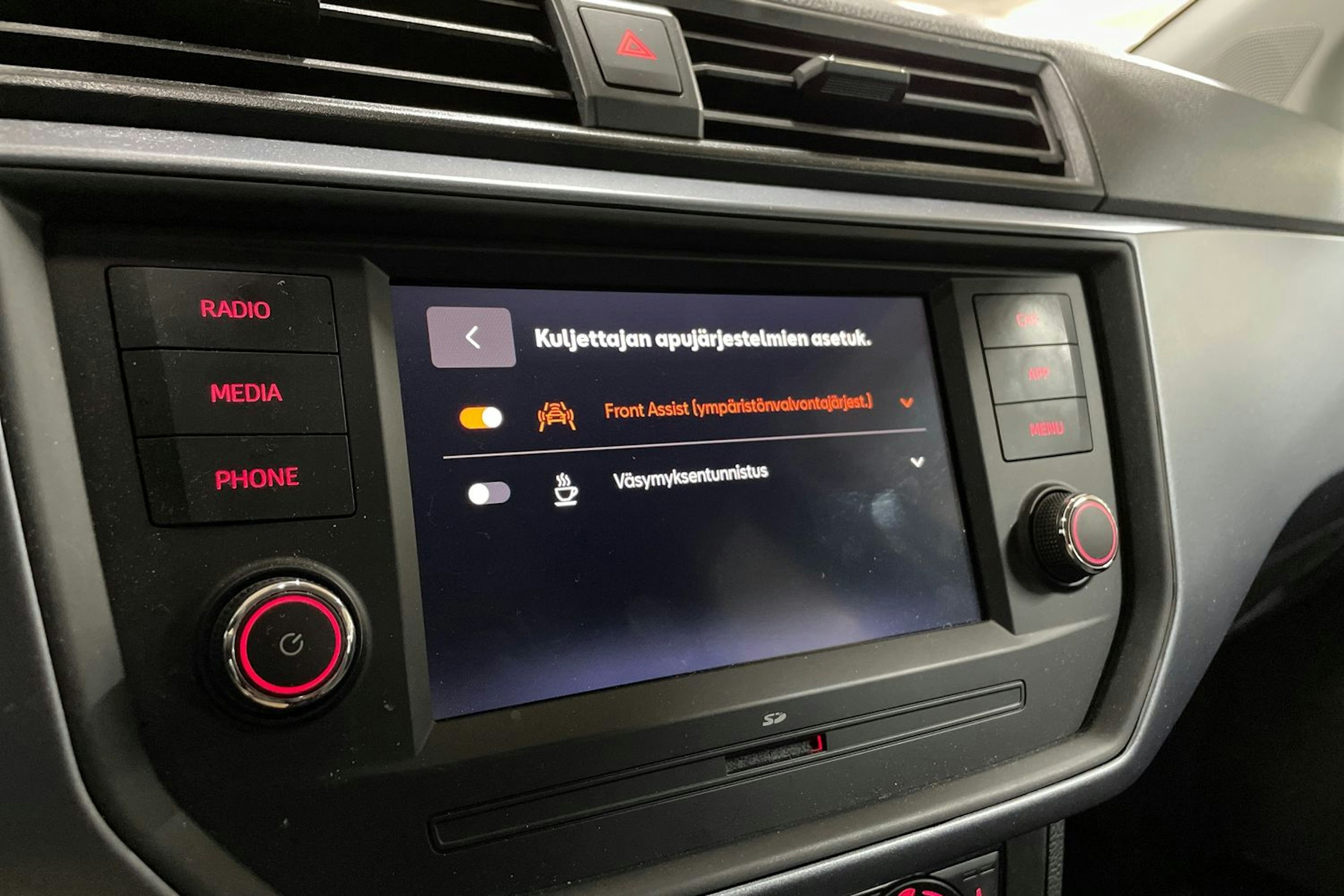 Valkoinen SEAT Arona 2021 kuva 24.