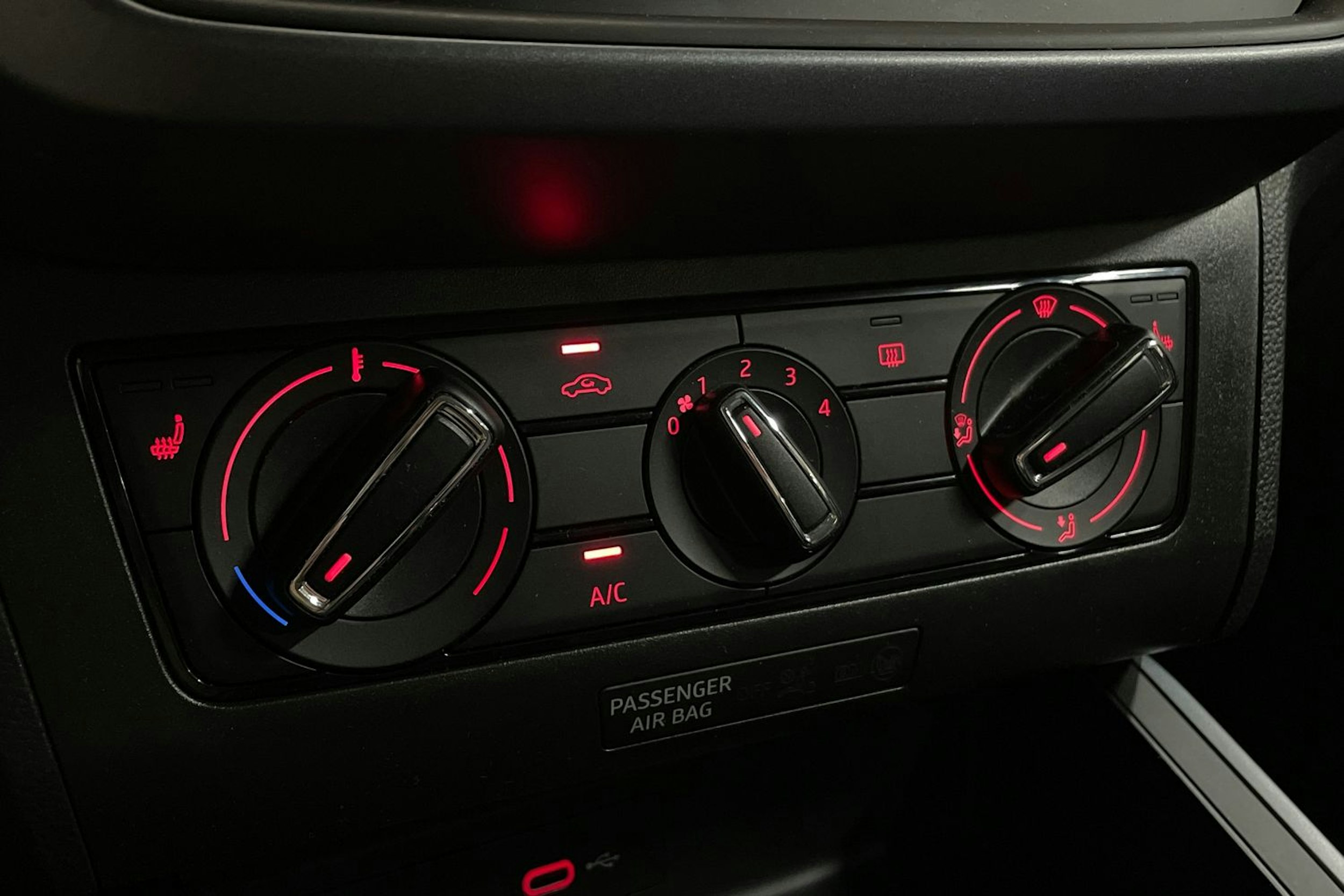 Valkoinen SEAT Arona 2021 kuva 26.