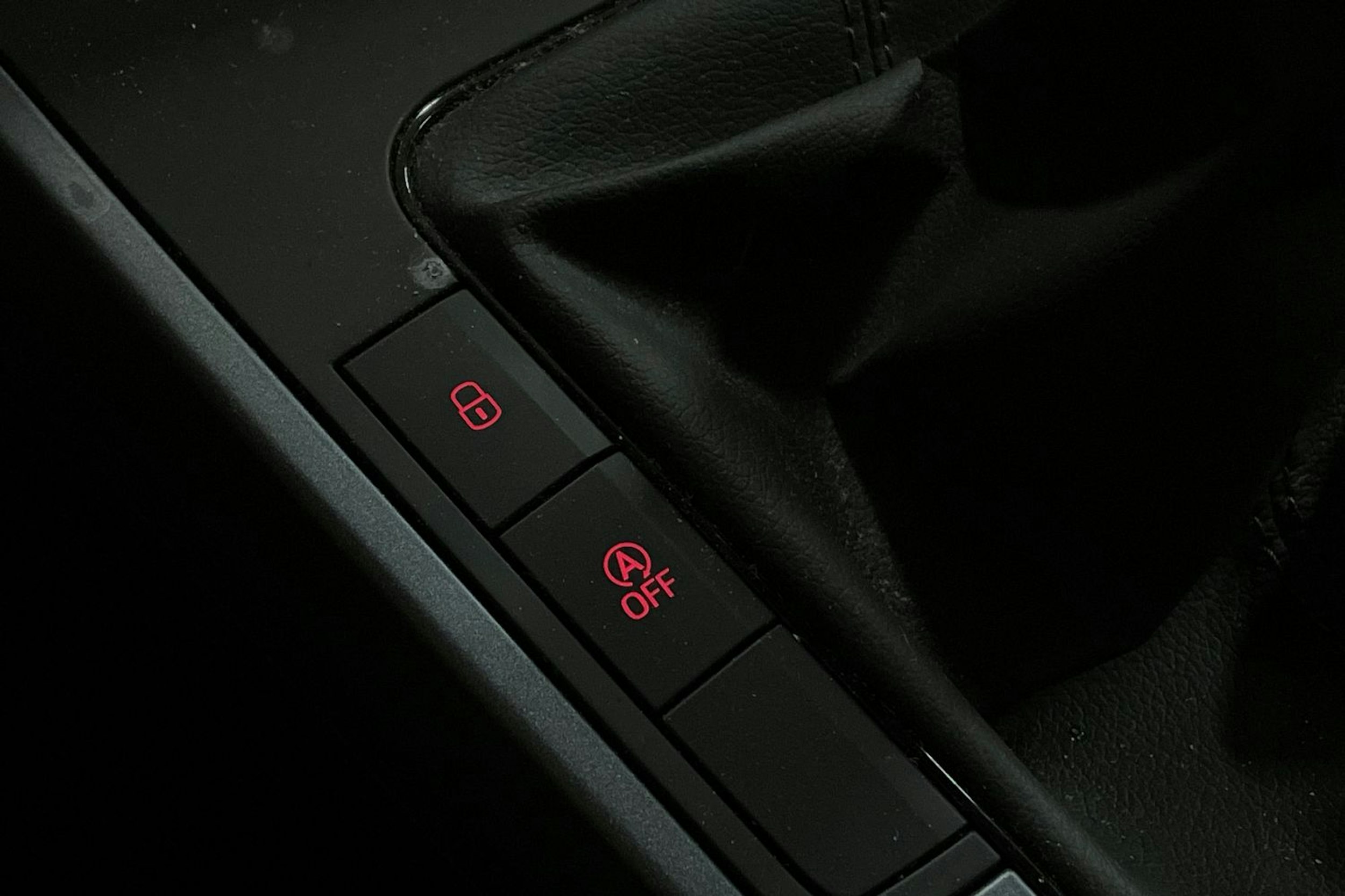 Valkoinen SEAT Arona 2021 kuva 28.